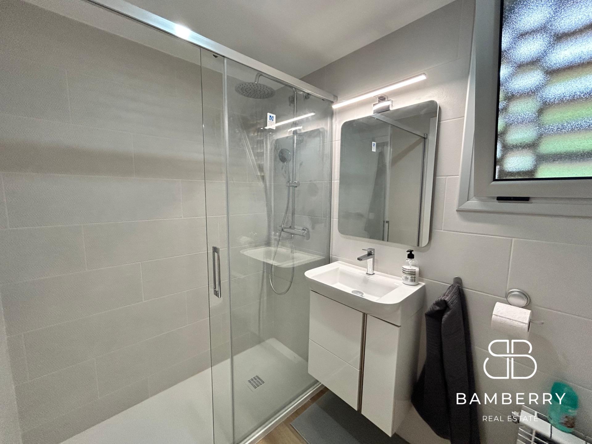 Exclusivo ático dúplex reformado en Canyars – listo para entrar a vivir-26