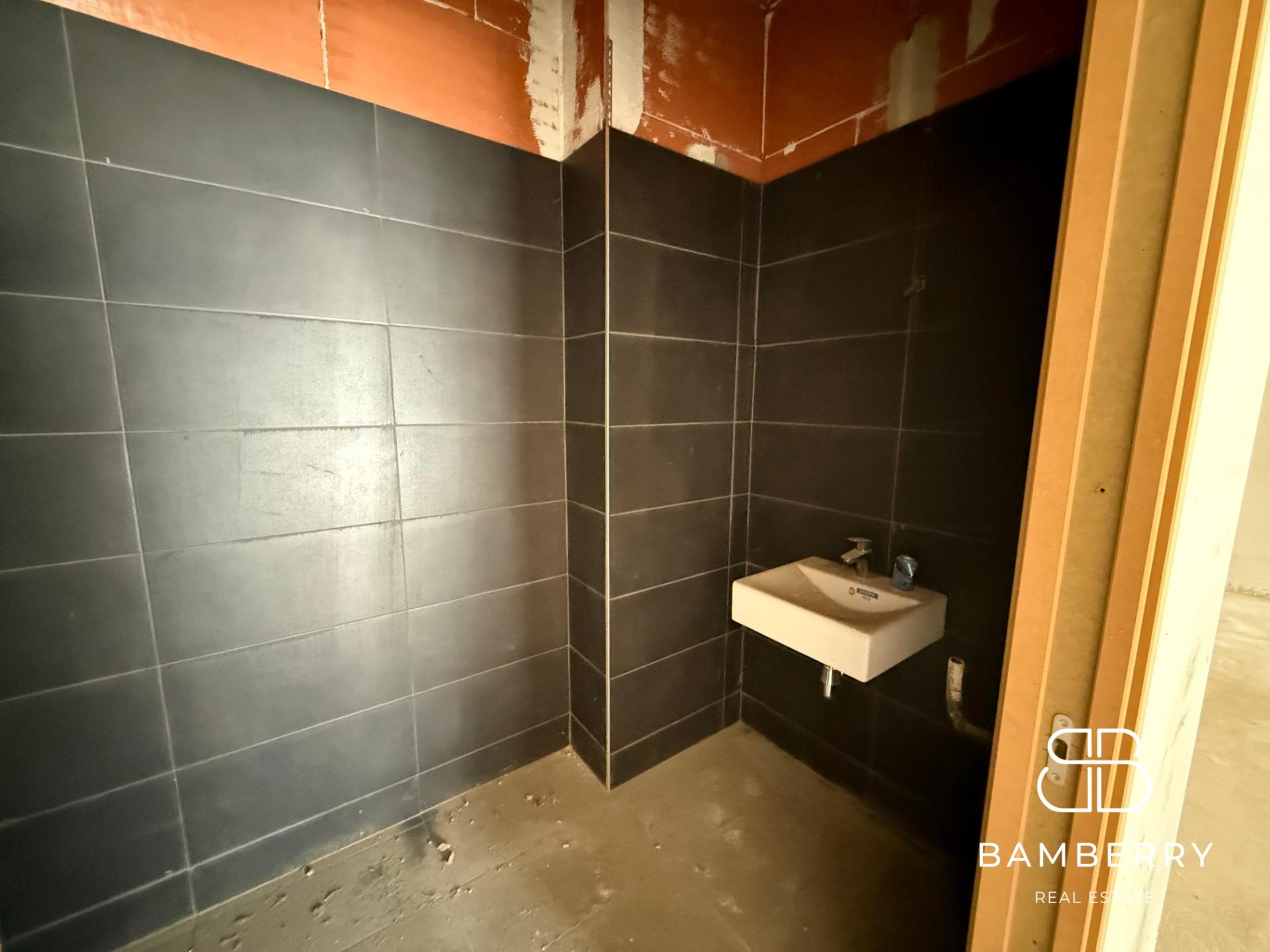 Spacious and bright 84 m² premises-10