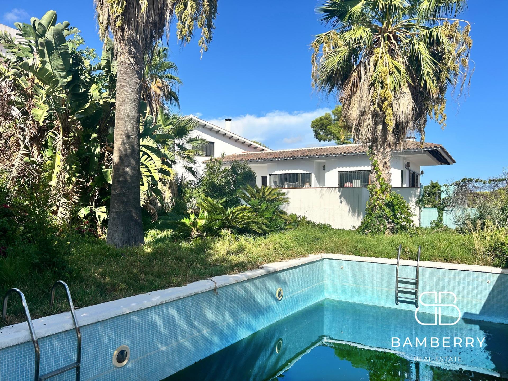 Exclusive house with garden, pool and south orientation in Castelldefels – Space, light and tranquility just minutes from Barcelona