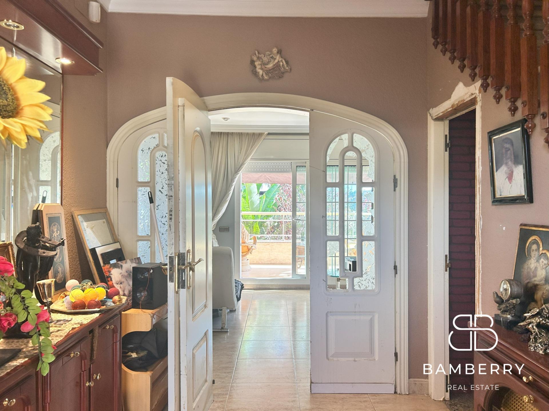 Exclusive house with garden, pool and south orientation in Castelldefels – Space, light and tranquility just minutes from Barcelona-8