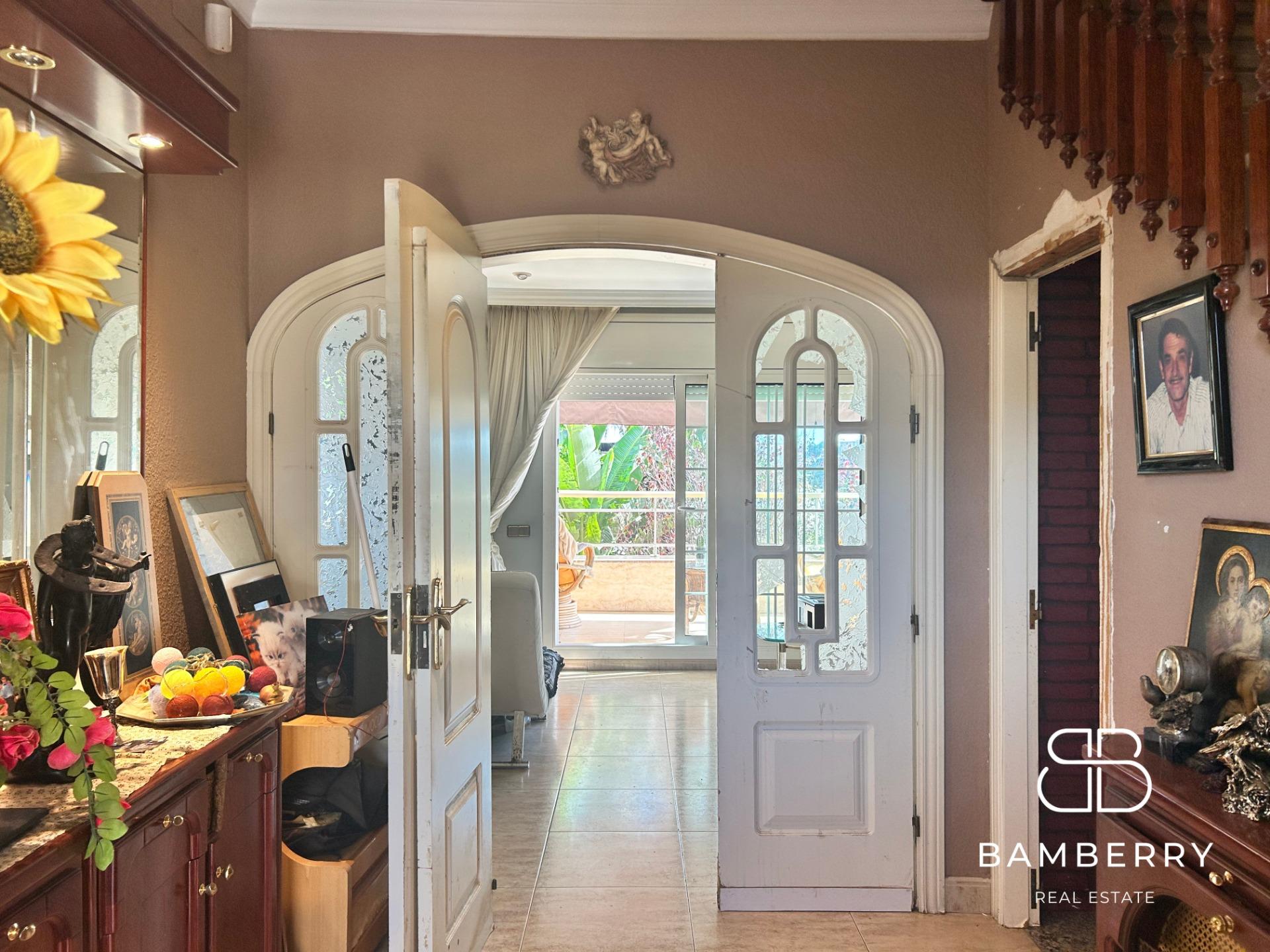 Exclusive house with garden, pool and south orientation in Castelldefels – Space, light and tranquility just minutes from Barcelona-9