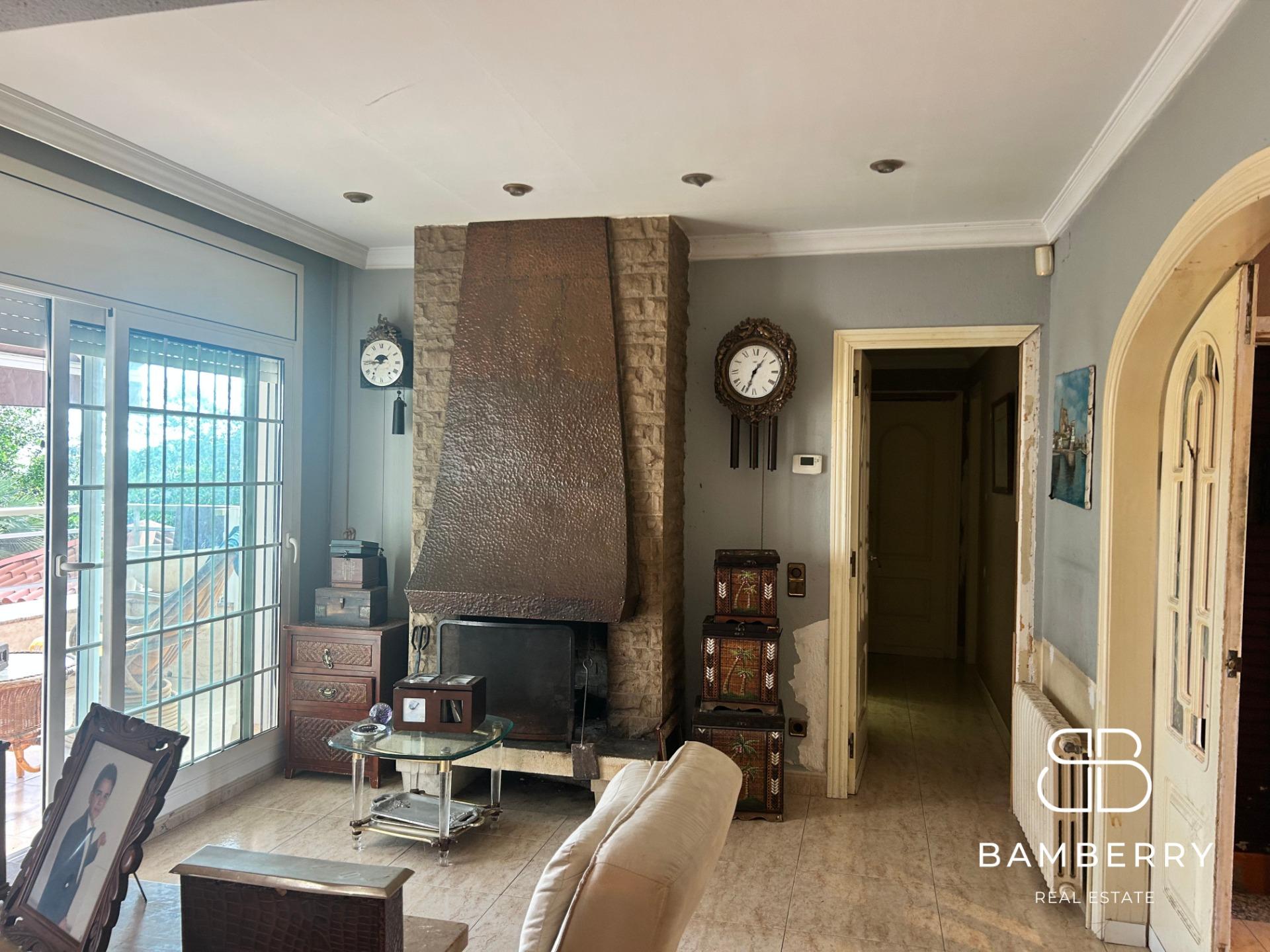 Exclusive house with garden, pool and south orientation in Castelldefels – Space, light and tranquility just minutes from Barcelona-11