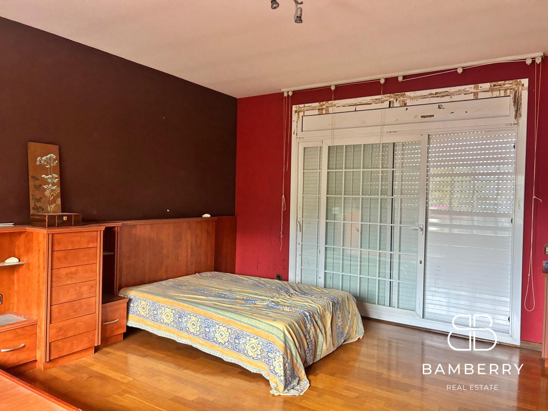 Exclusive house with garden, pool and south orientation in Castelldefels – Space, light and tranquility just minutes from Barcelona-24