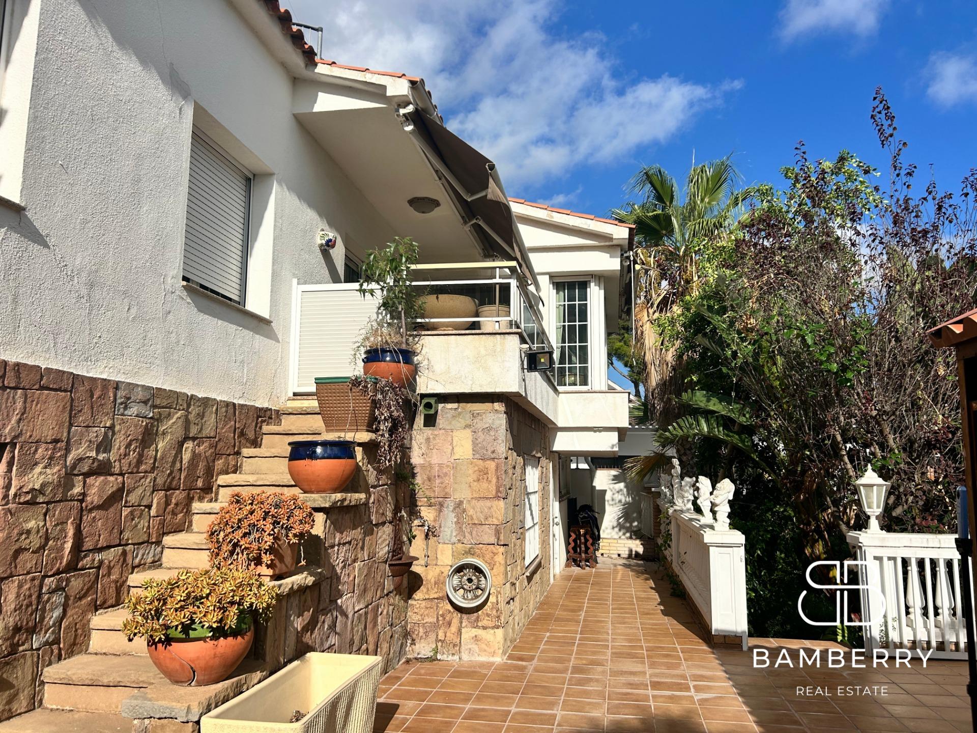 Exclusive house with garden, pool and south orientation in Castelldefels – Space, light and tranquility just minutes from Barcelona-30