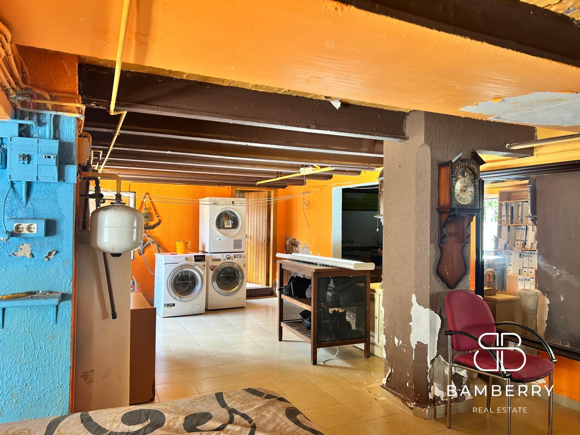 Exclusive house with garden, pool and south orientation in Castelldefels – Space, light and tranquility just minutes from Barcelona-31