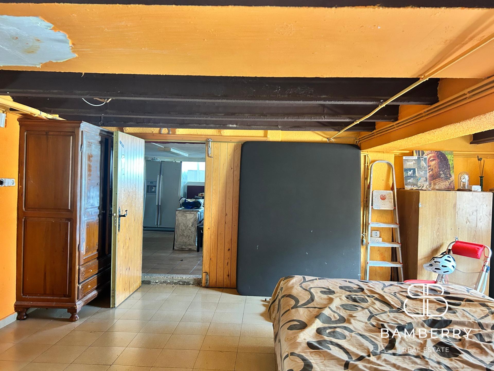 Exclusive house with garden, pool and south orientation in Castelldefels – Space, light and tranquility just minutes from Barcelona-32