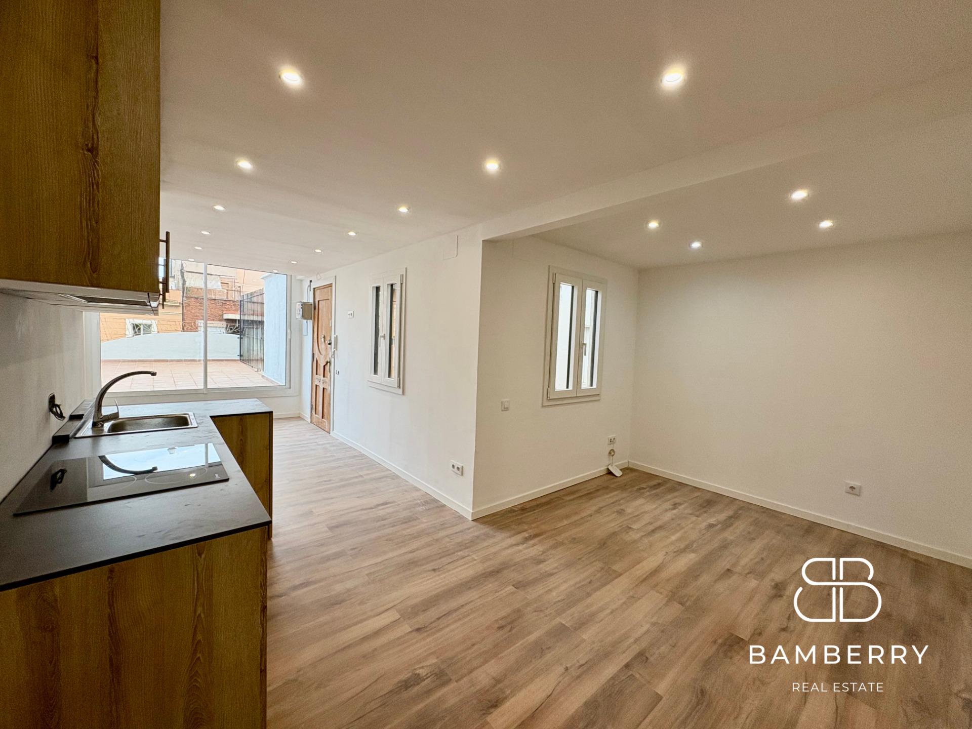 Renovated apartment with terrace on Consell de Cent – Eixample Derecho