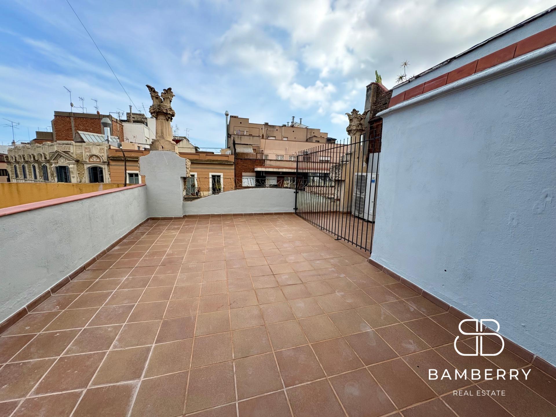 Renovated apartment with terrace on Consell de Cent – Eixample Derecho-3