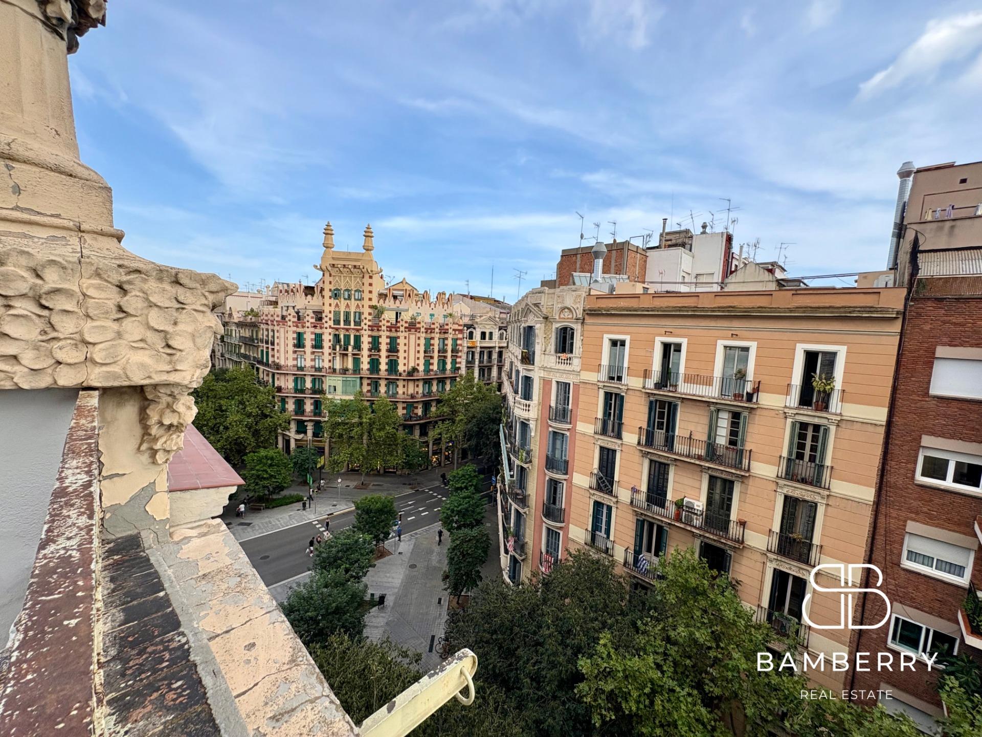 Renovated apartment with terrace on Consell de Cent – Eixample Derecho-4