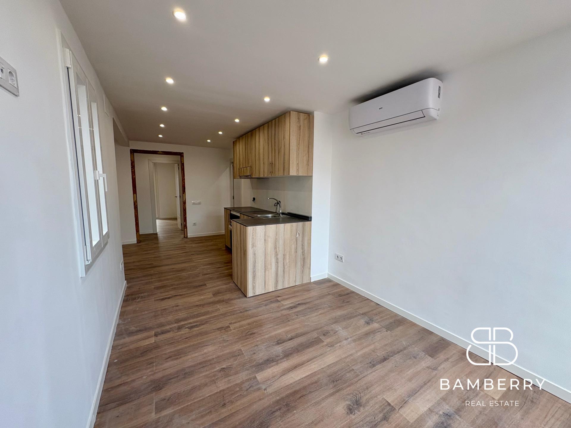 Renovated apartment with terrace on Consell de Cent – Eixample Derecho-5