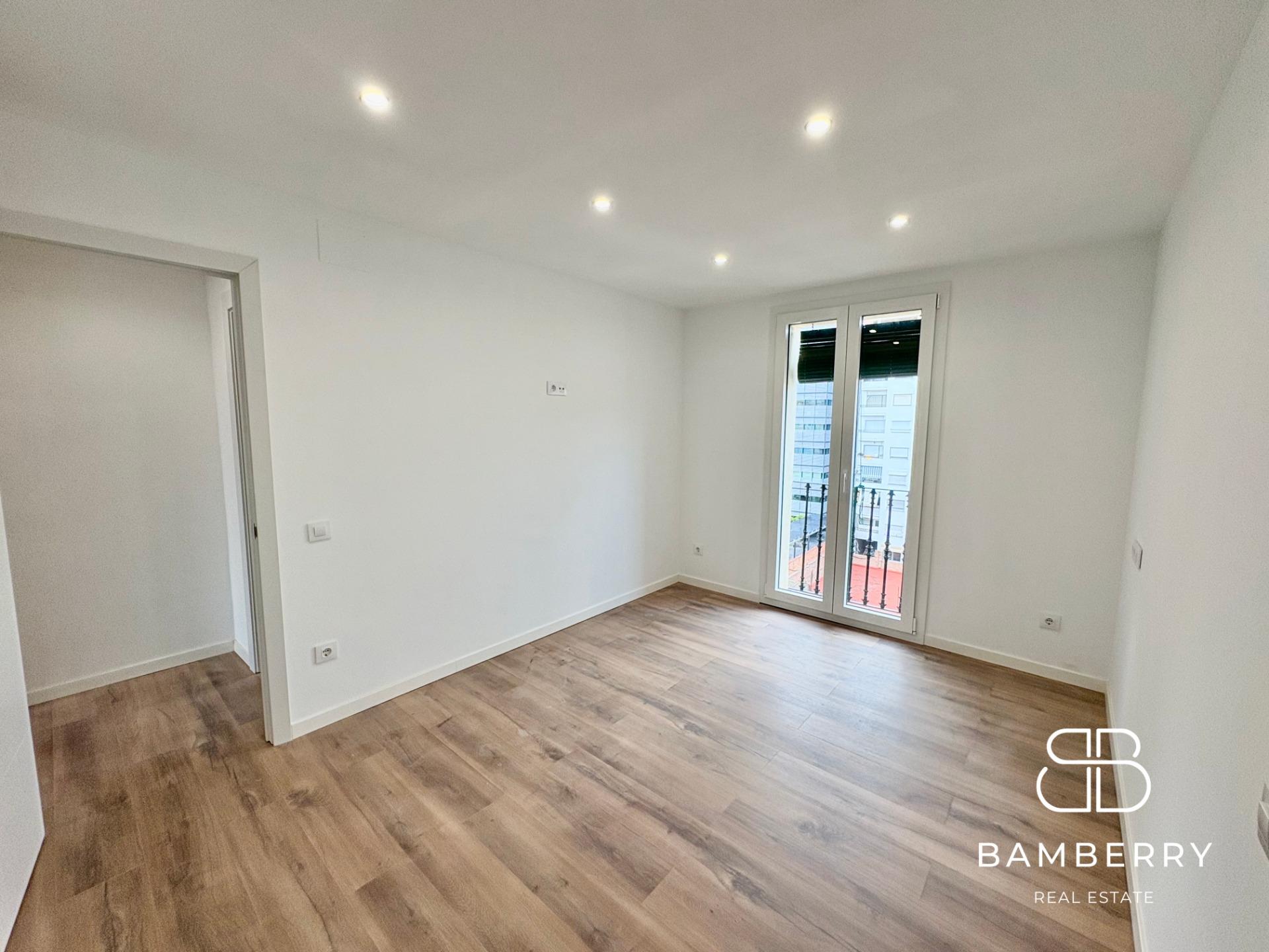 Renovated apartment with terrace on Consell de Cent – Eixample Derecho-7