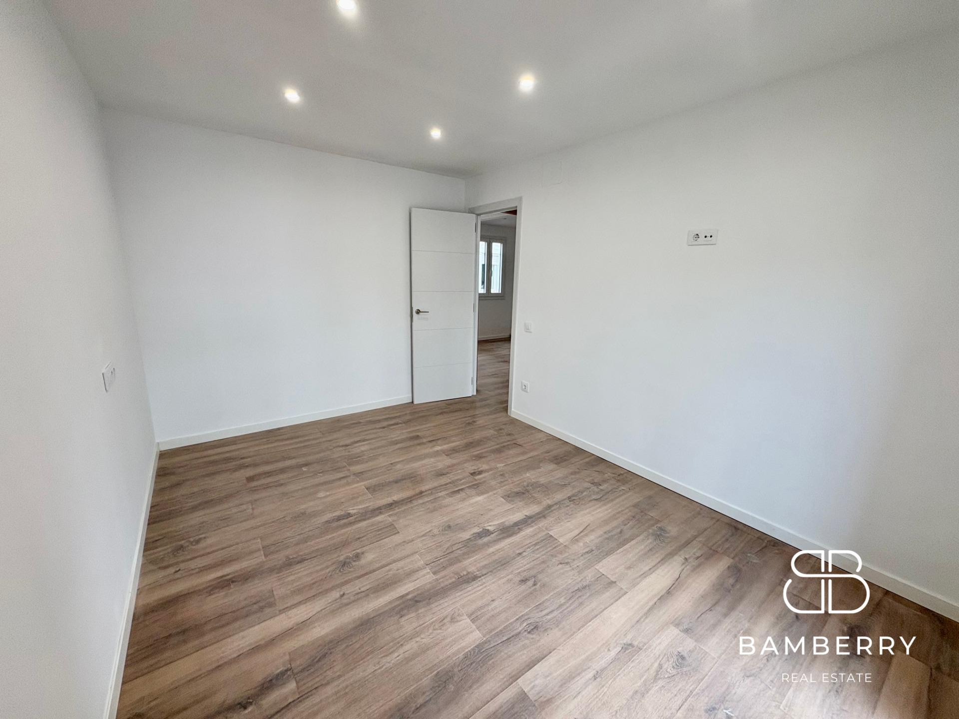 Renovated apartment with terrace on Consell de Cent – Eixample Derecho-8