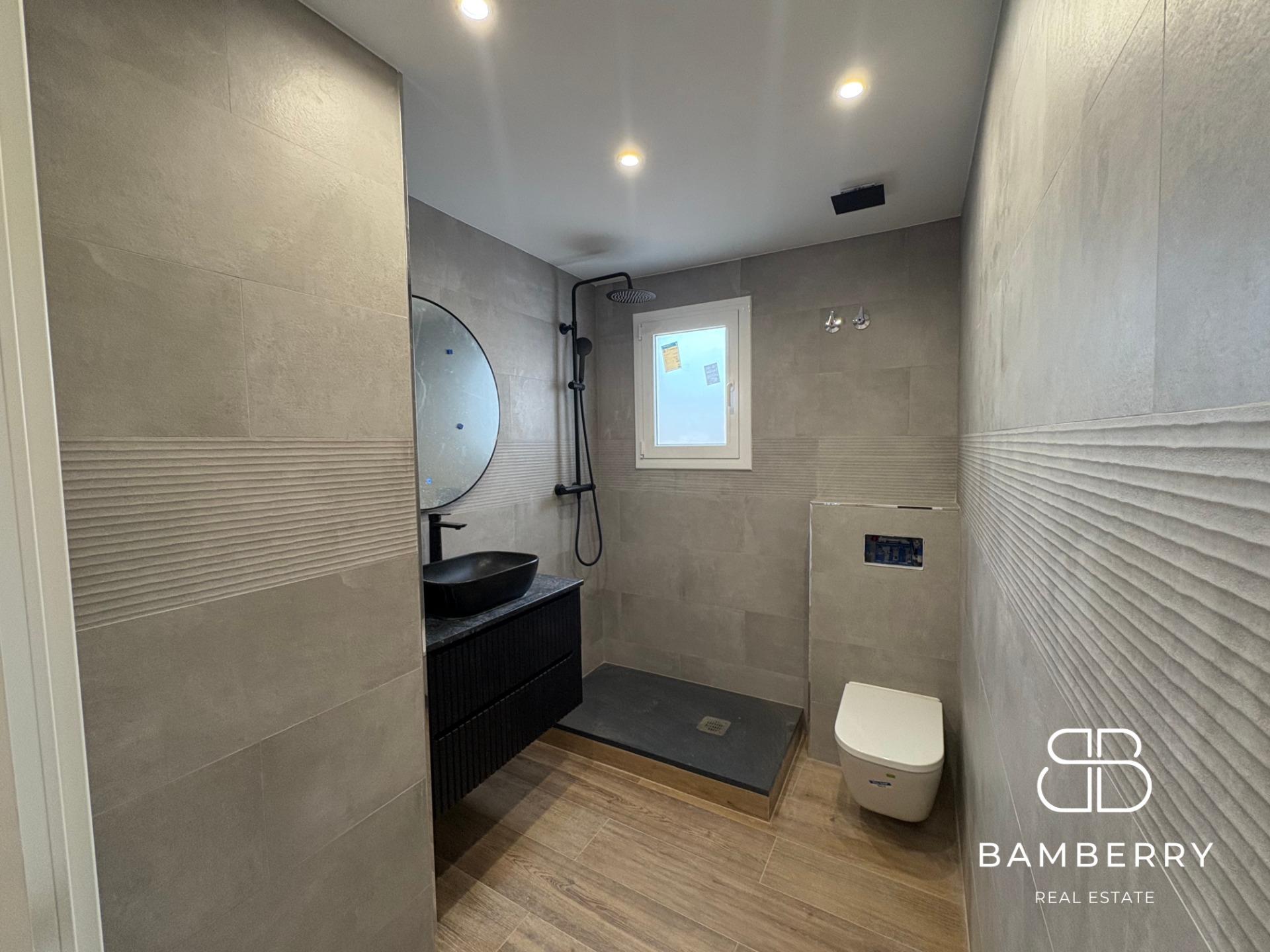 Renovated apartment with terrace on Consell de Cent – Eixample Derecho-10