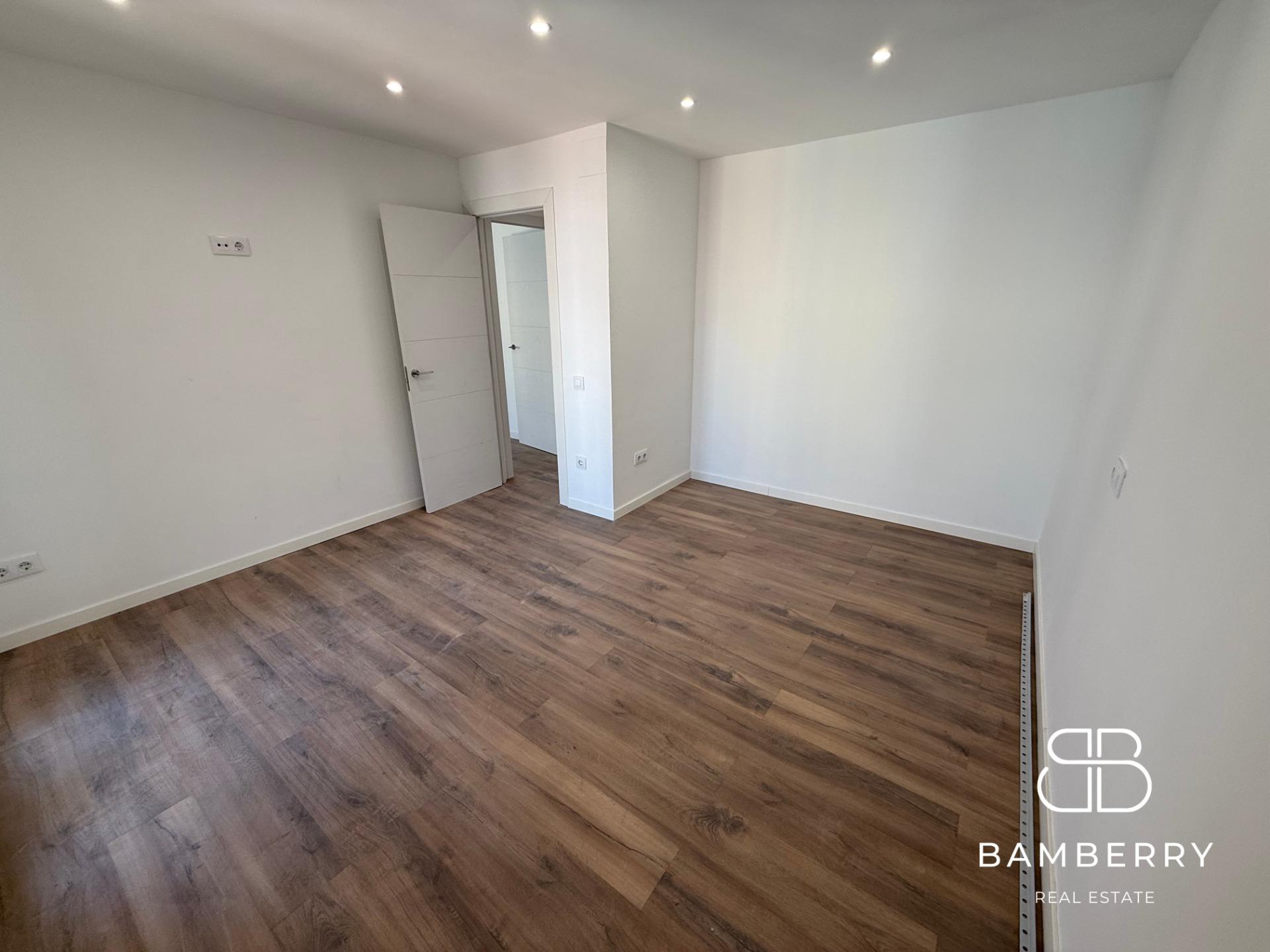 Renovated apartment with terrace on Consell de Cent – Eixample Derecho-11
