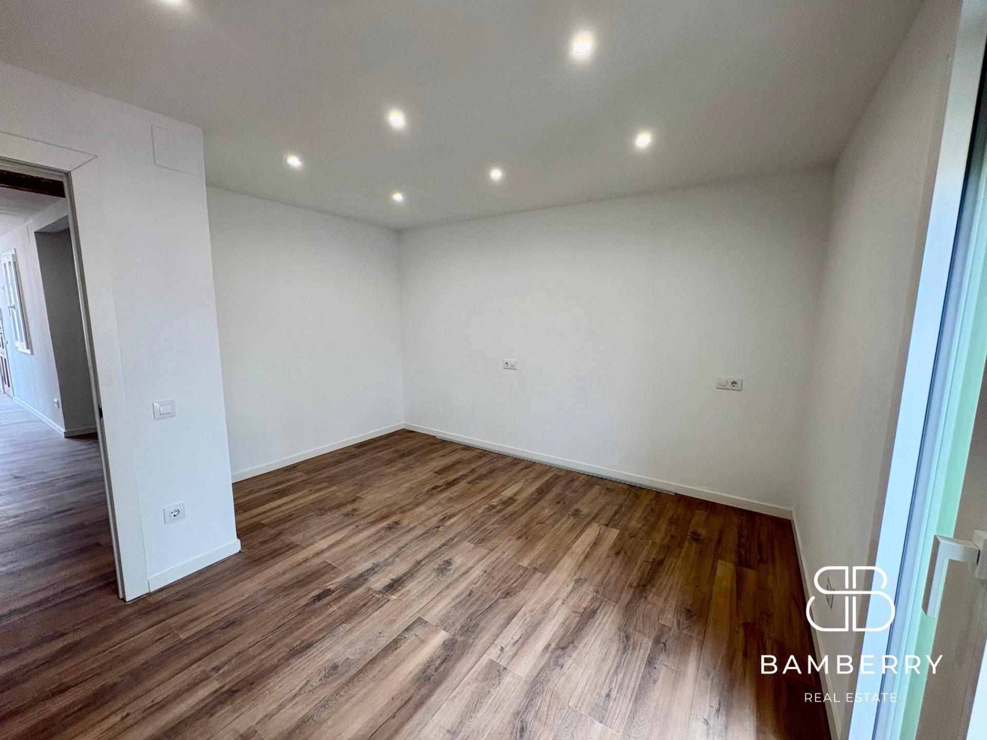Renovated apartment with terrace on Consell de Cent – Eixample Derecho-12
