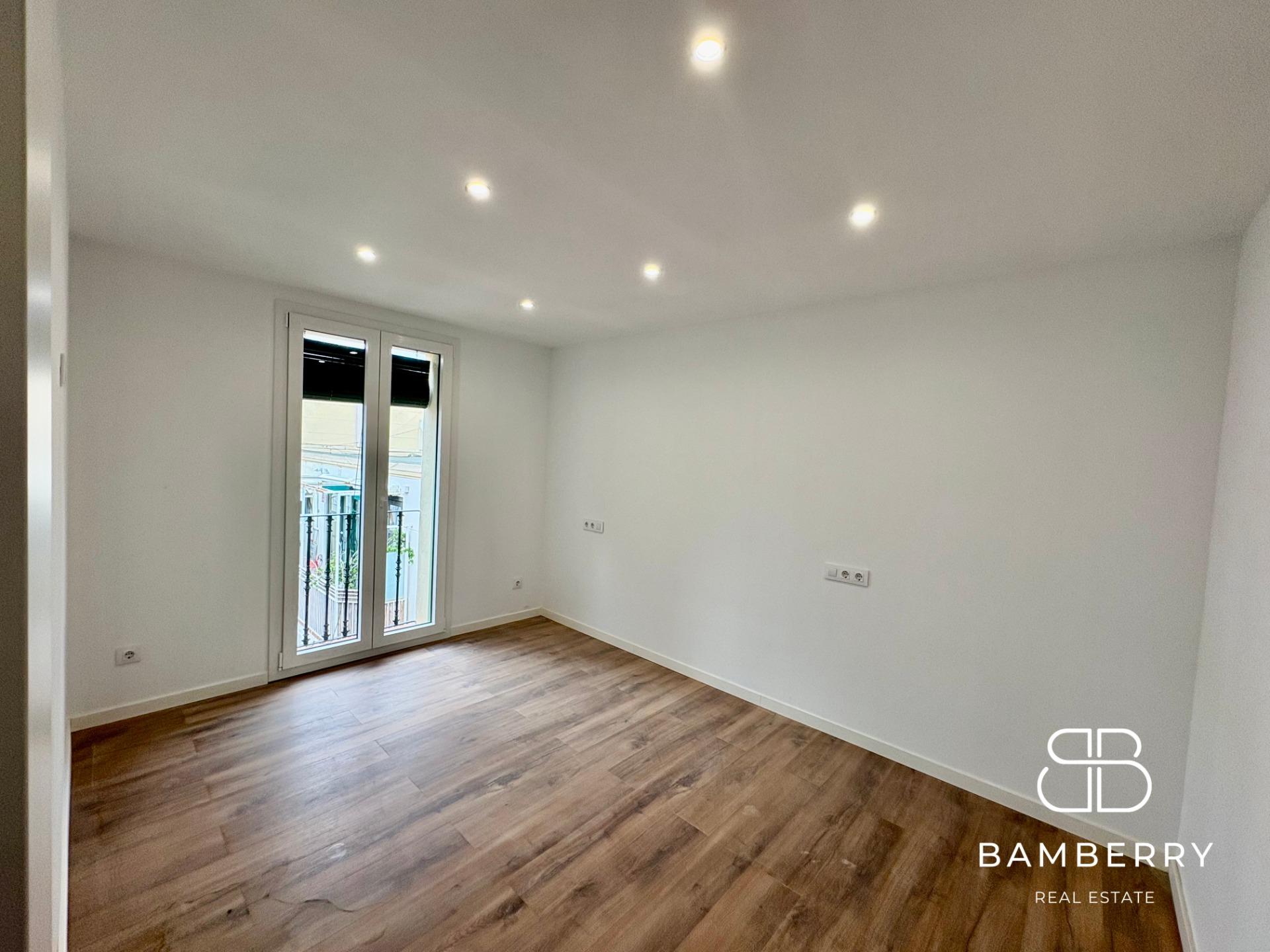 Renovated apartment with terrace on Consell de Cent – Eixample Derecho-13