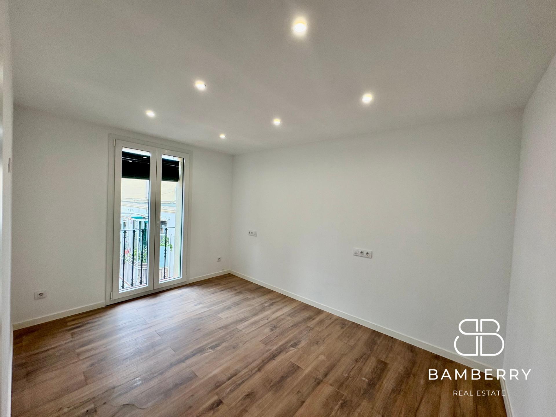 Renovated apartment with terrace on Consell de Cent – Eixample Derecho-14