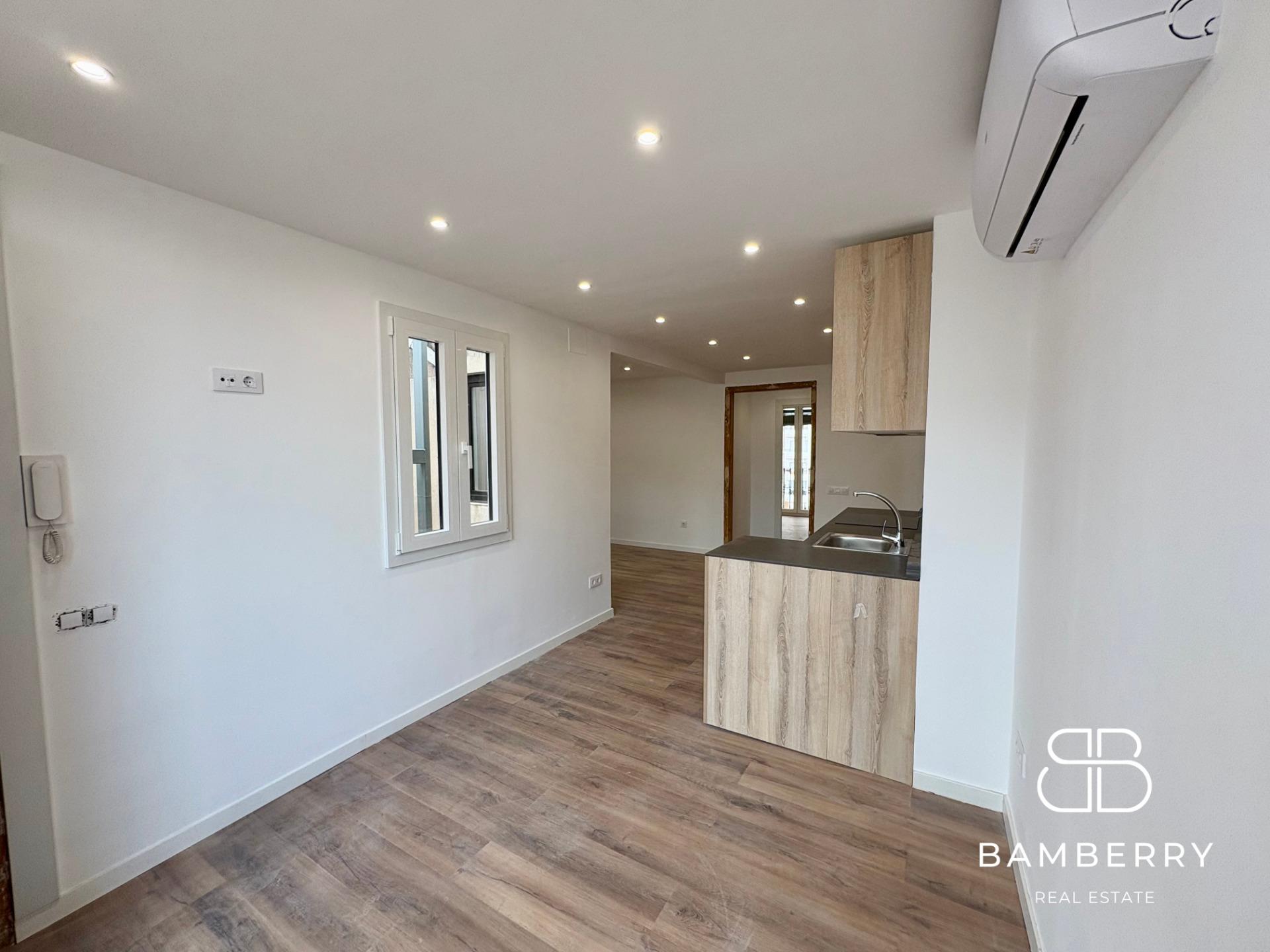 Renovated apartment with terrace on Consell de Cent – Eixample Derecho-15