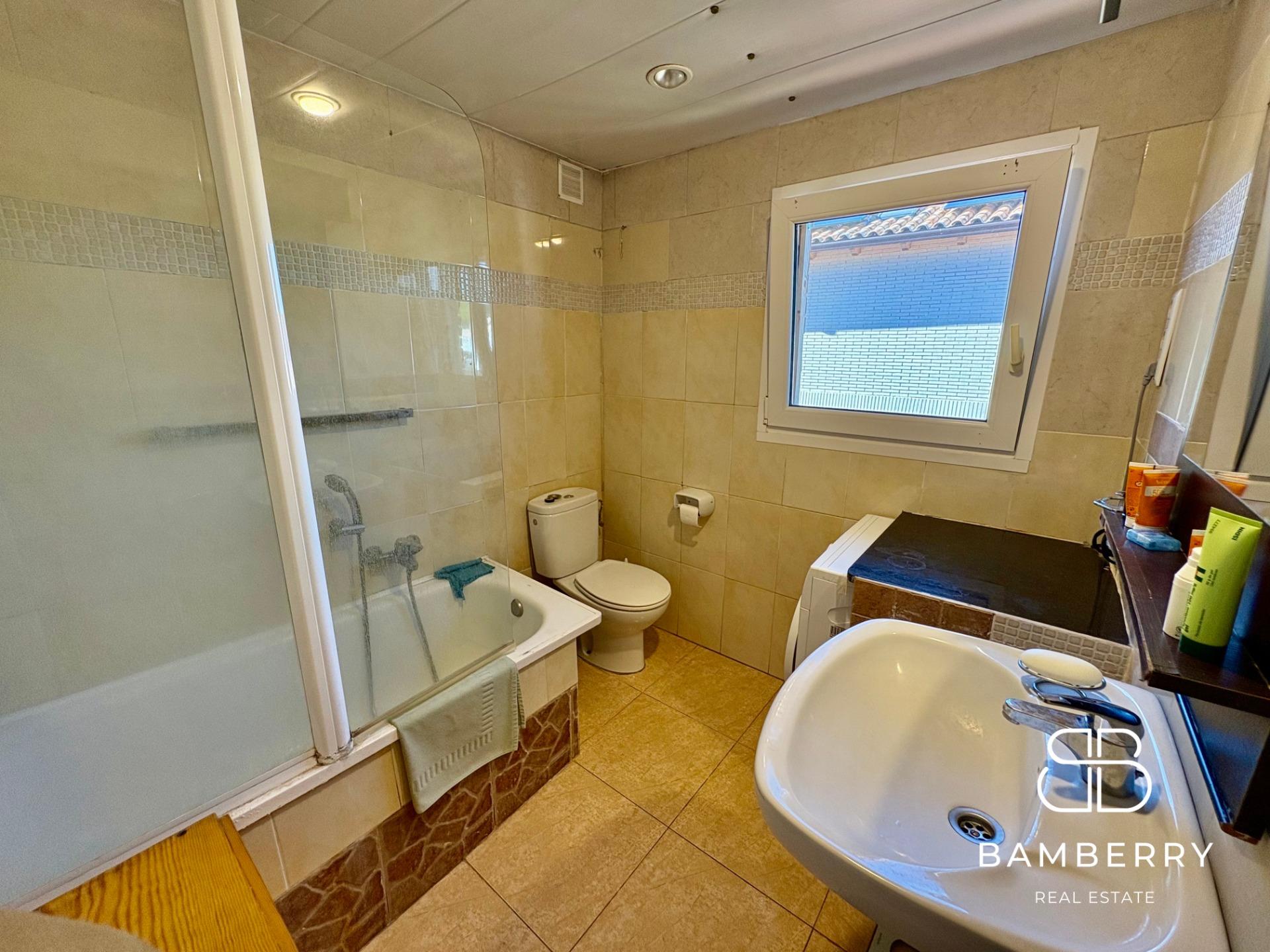 Flat for Sale in the Residential Area of Can Bou-11