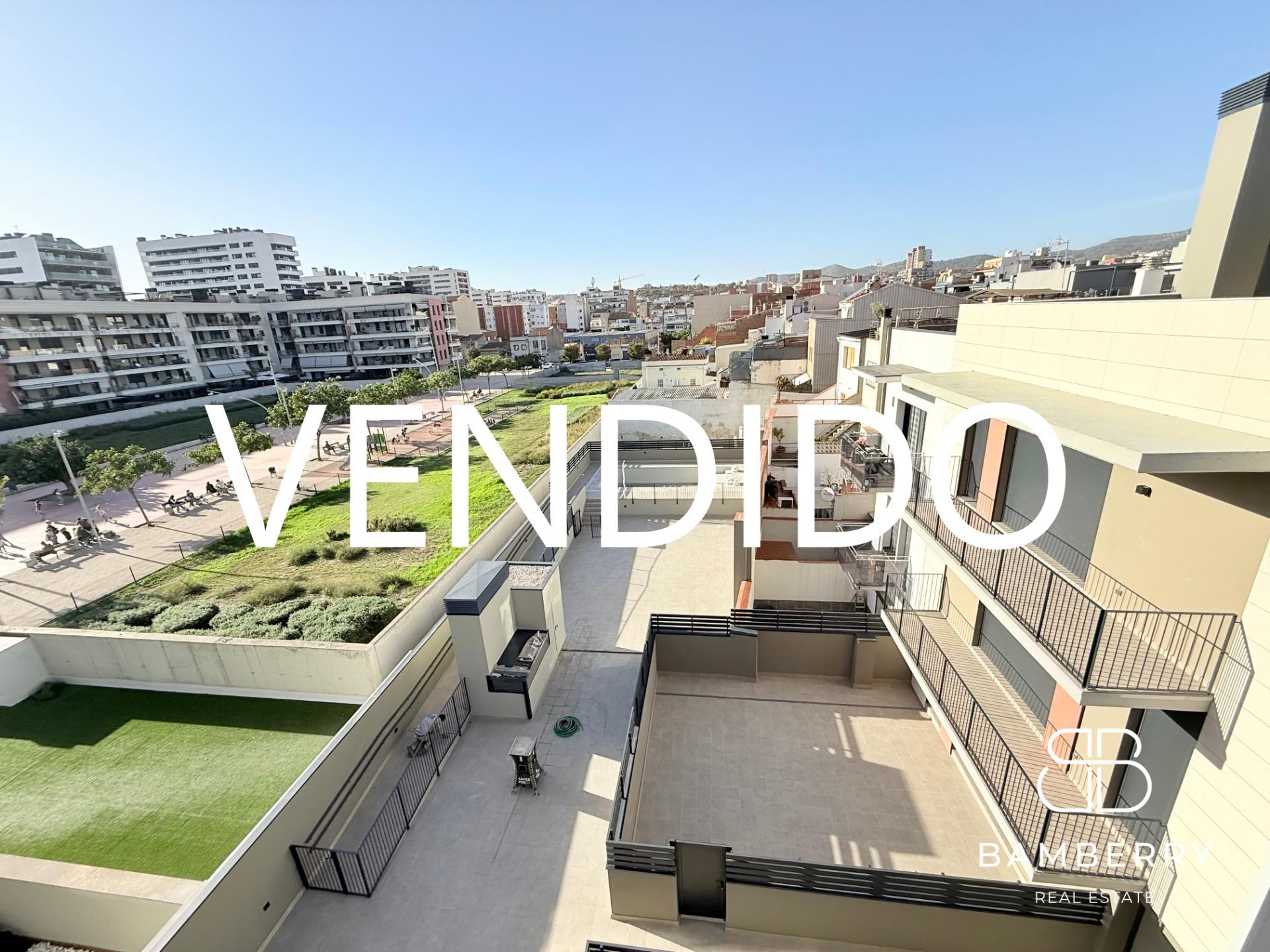 Exclusivo dúplex de obra nueva con terraza de 37 m² y piscina en  Badalona-0