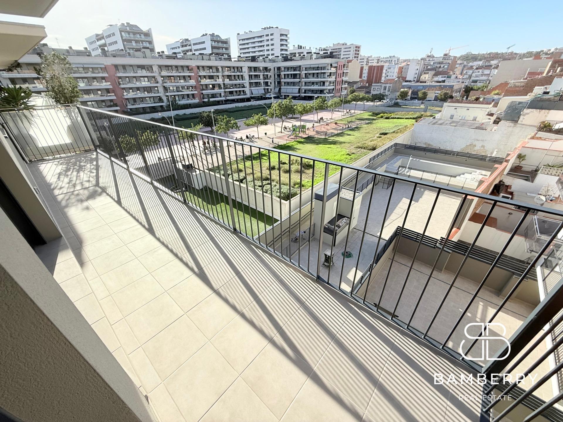 Exclusivo dúplex de obra nueva con terraza de 37 m² y piscina en  Badalona-21
