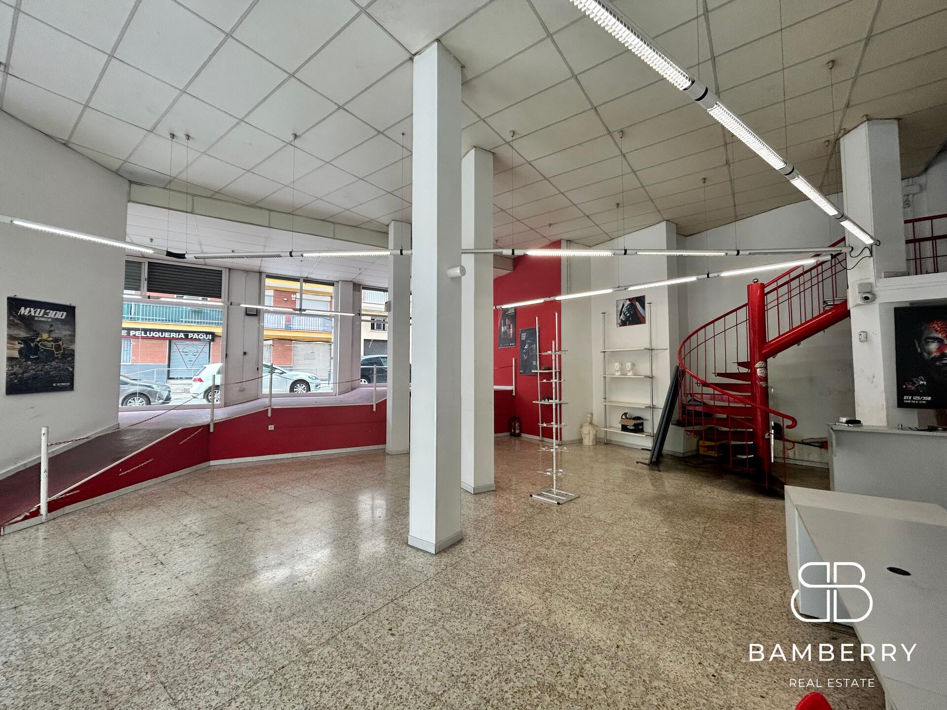 ESQUINERO CON GRAN ESCAPARETE-9