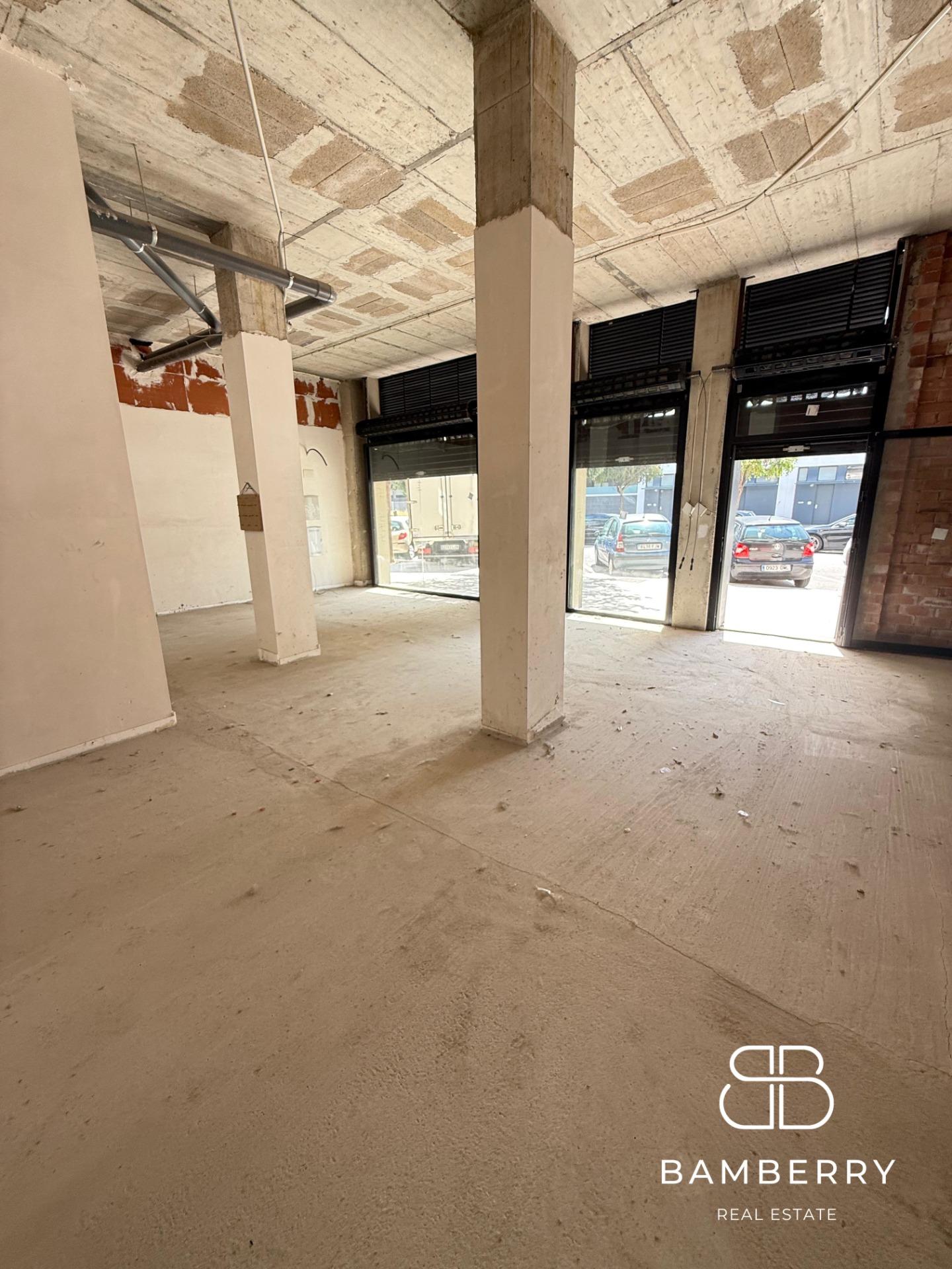 Local amplio y luminoso de 84 m²-23