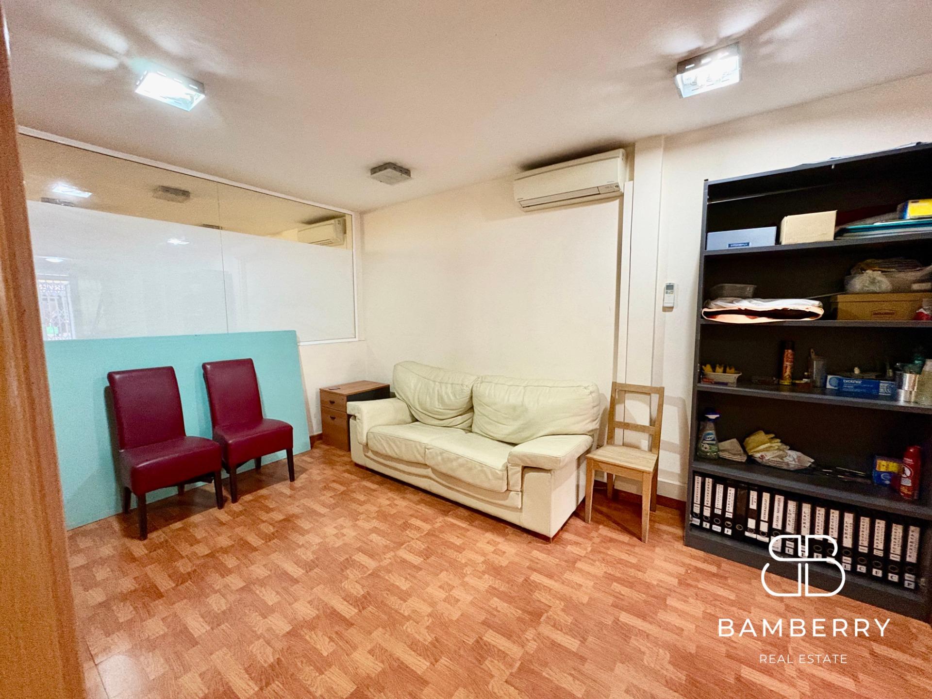 Ampli local comercial amb excel·lent comunicació a Castelldefels-2