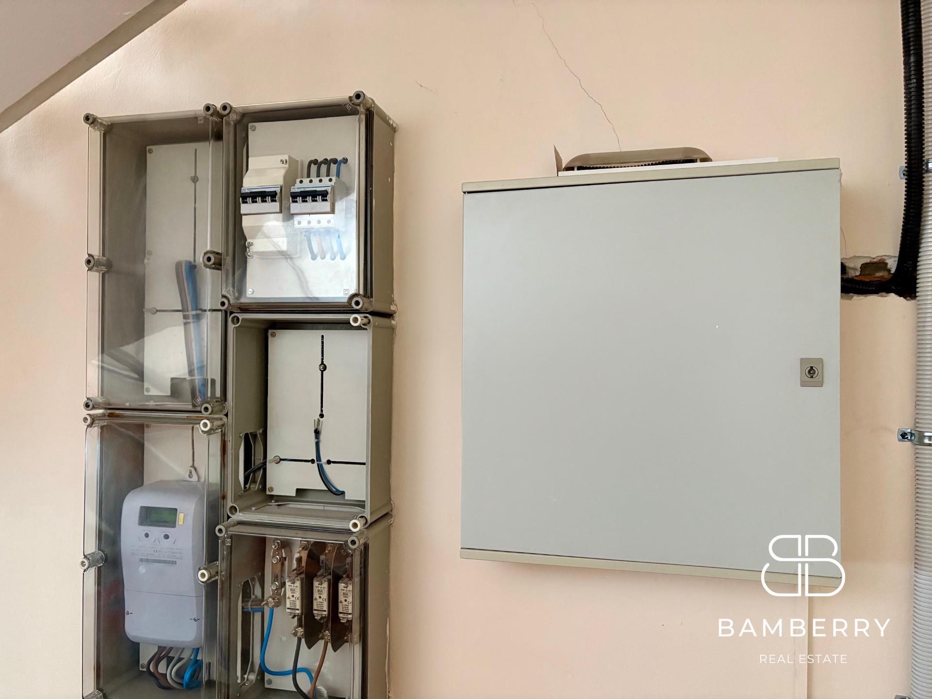 Ampli local comercial amb excel·lent comunicació a Castelldefels-24