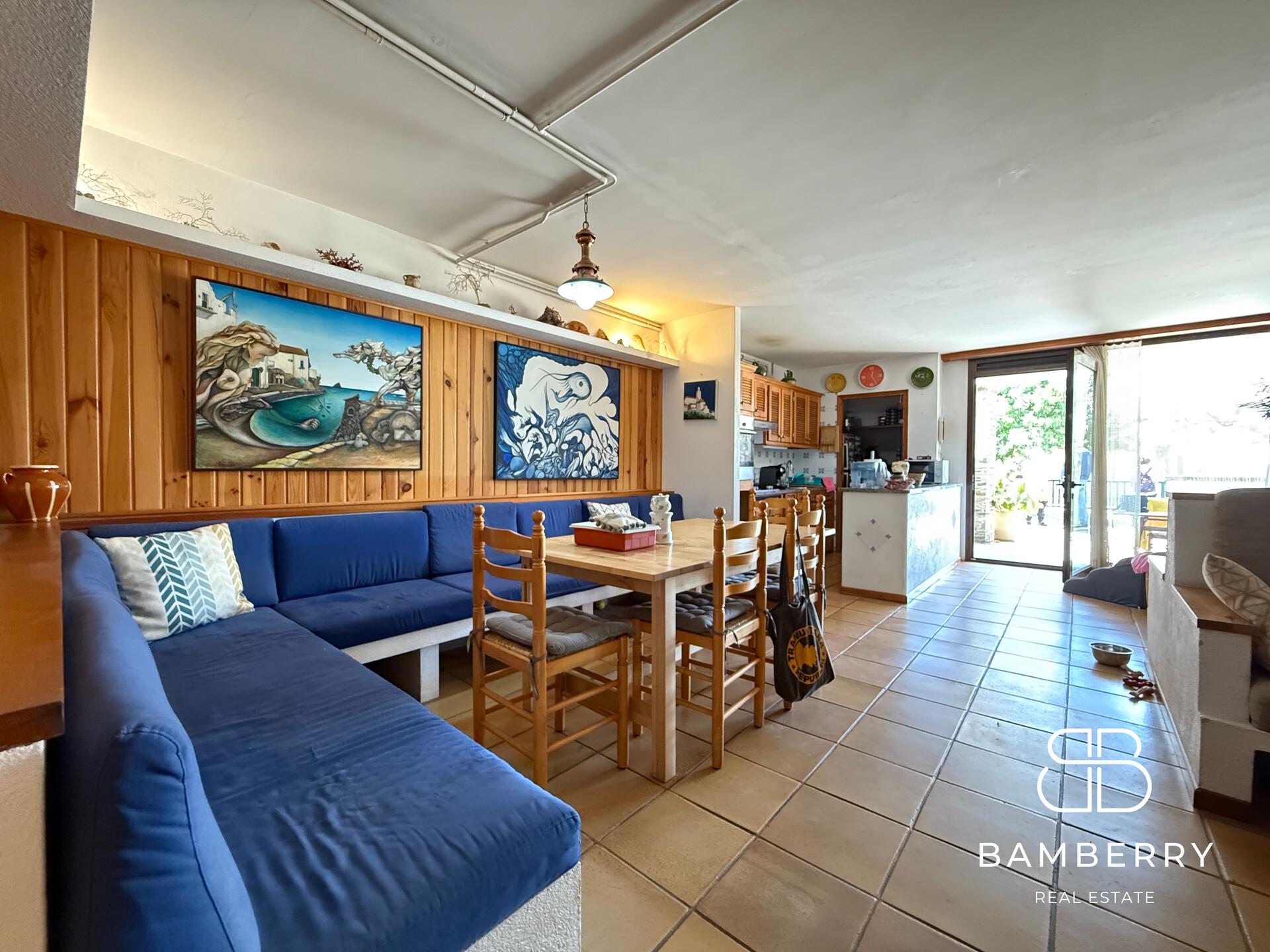 Casa adossada cantonera amb apartament independent a Cadaqués-6