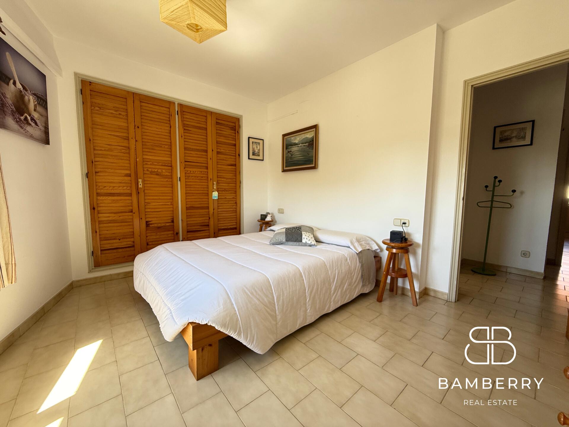 Casa adossada cantonera amb apartament independent a Cadaqués-18