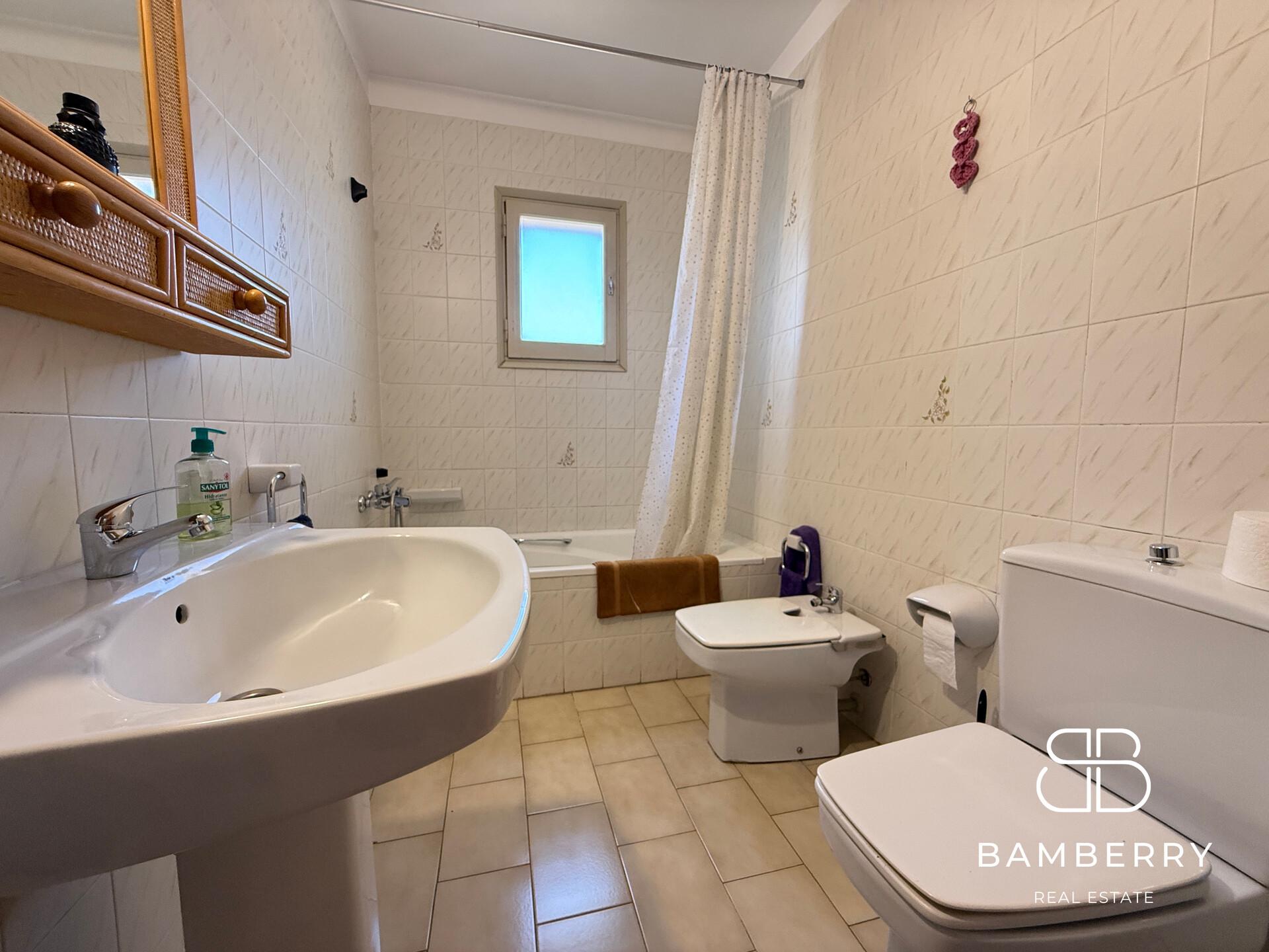 Casa adossada cantonera amb apartament independent a Cadaqués-21