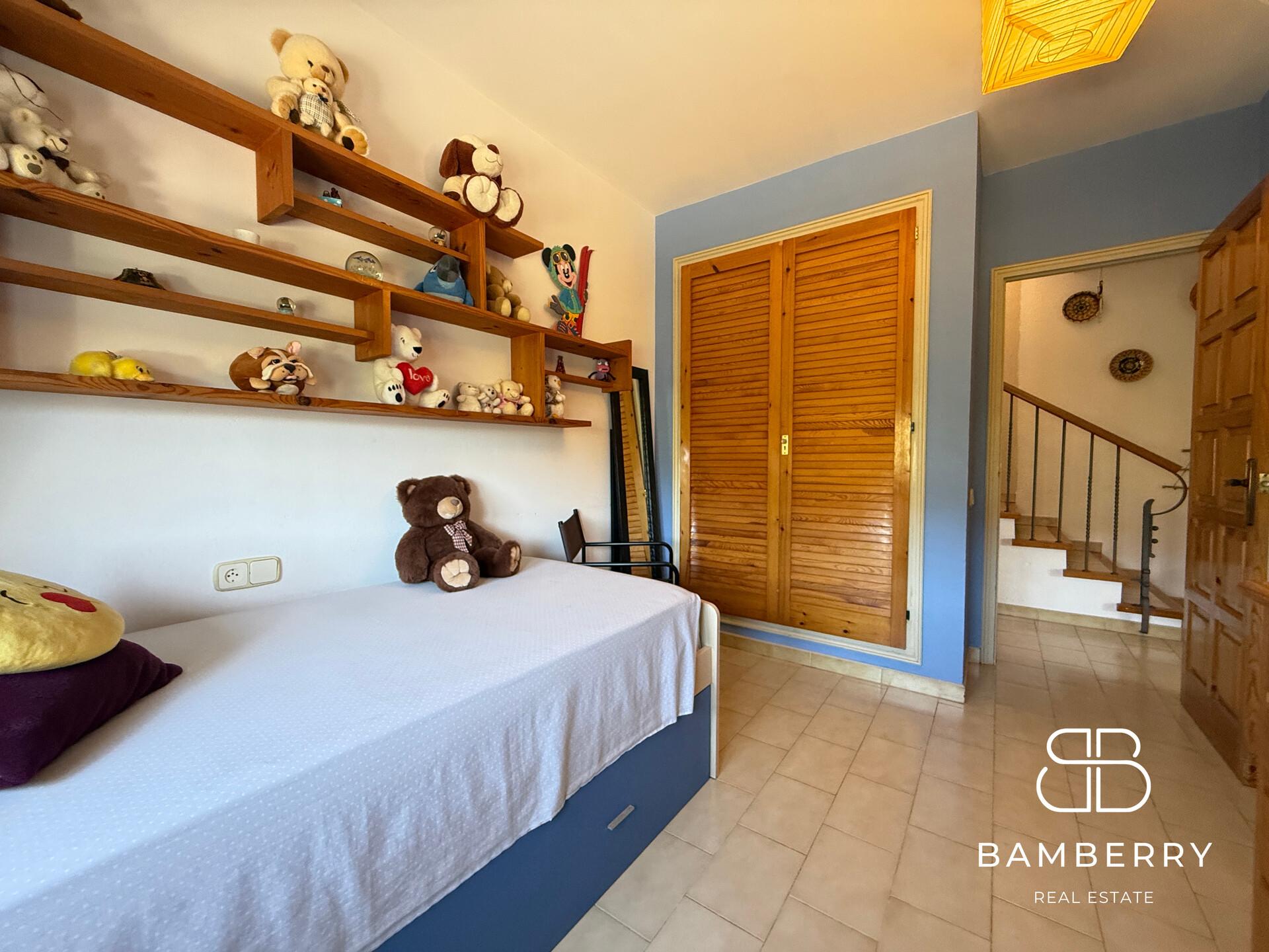 Casa adossada cantonera amb apartament independent a Cadaqués-23