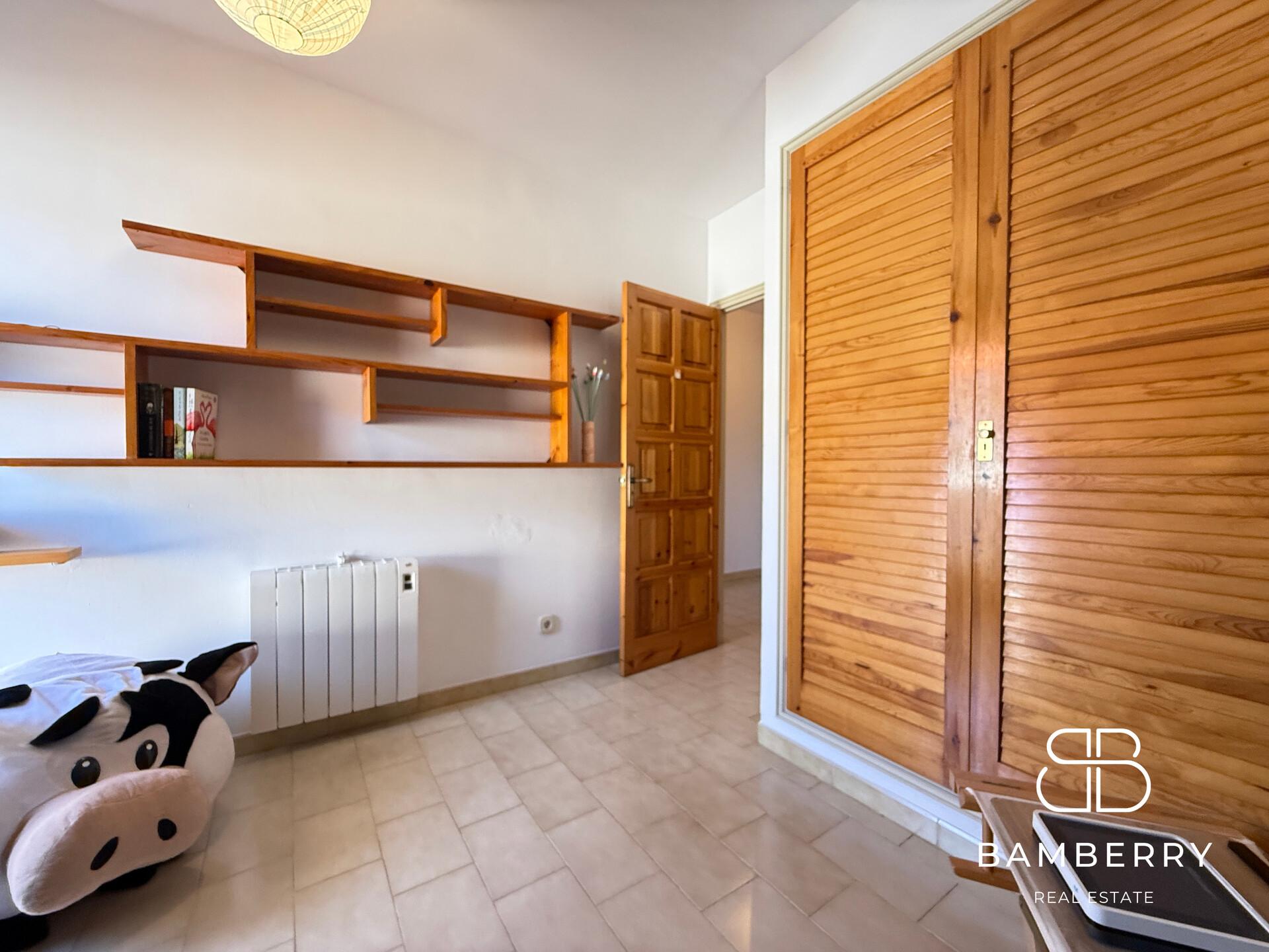 Casa adossada cantonera amb apartament independent a Cadaqués-25