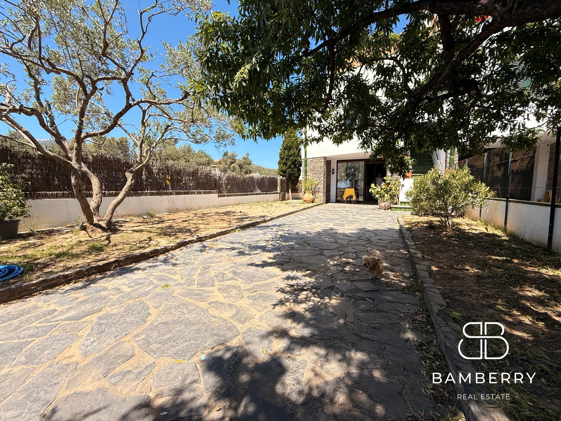 Casa adossada cantonera amb apartament independent a Cadaqués-46