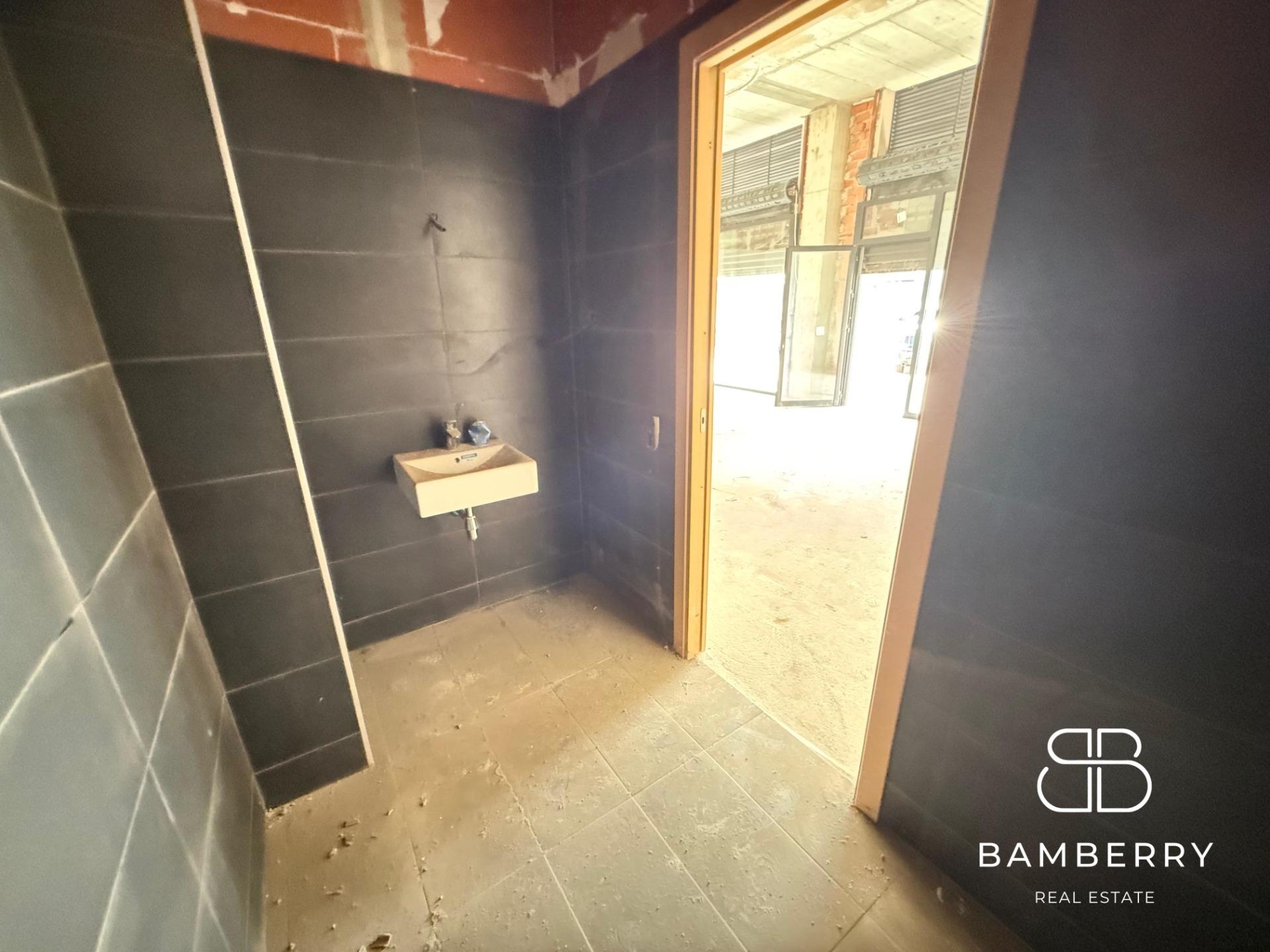 Local ampli i lluminós de 84 m²-15