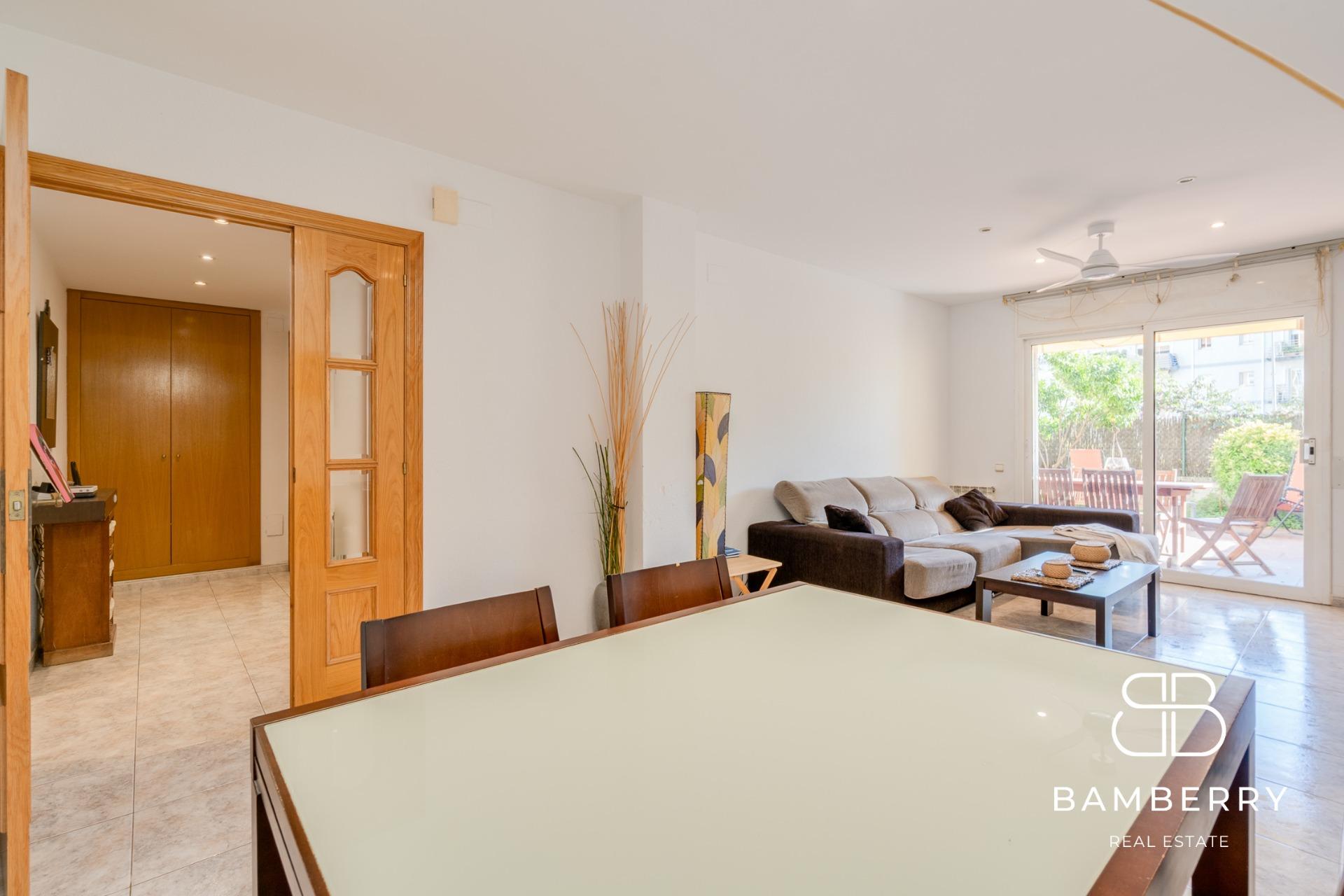 Fantàstic pis exterior amb terrassa, piscina i dues places d’aparcament a Sant Pol de Mar-10