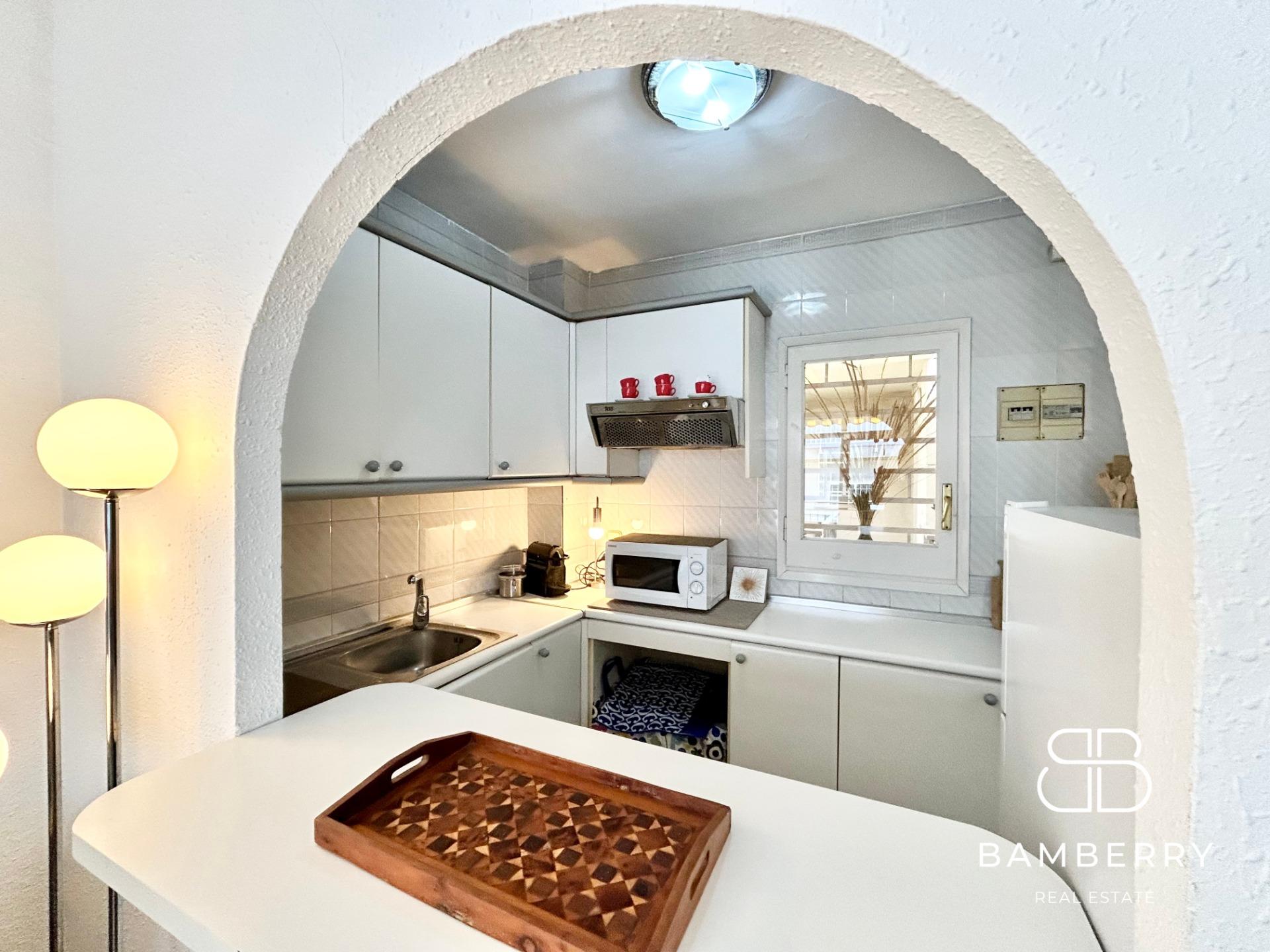 Acollidor pis amb terrassa a pocs passos de la platja-4