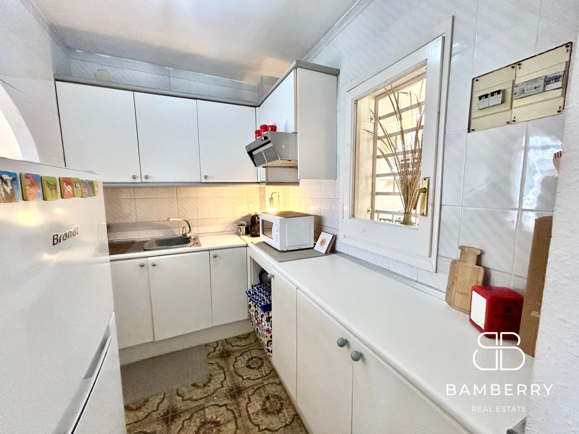 Acollidor pis amb terrassa a pocs passos de la platja-8