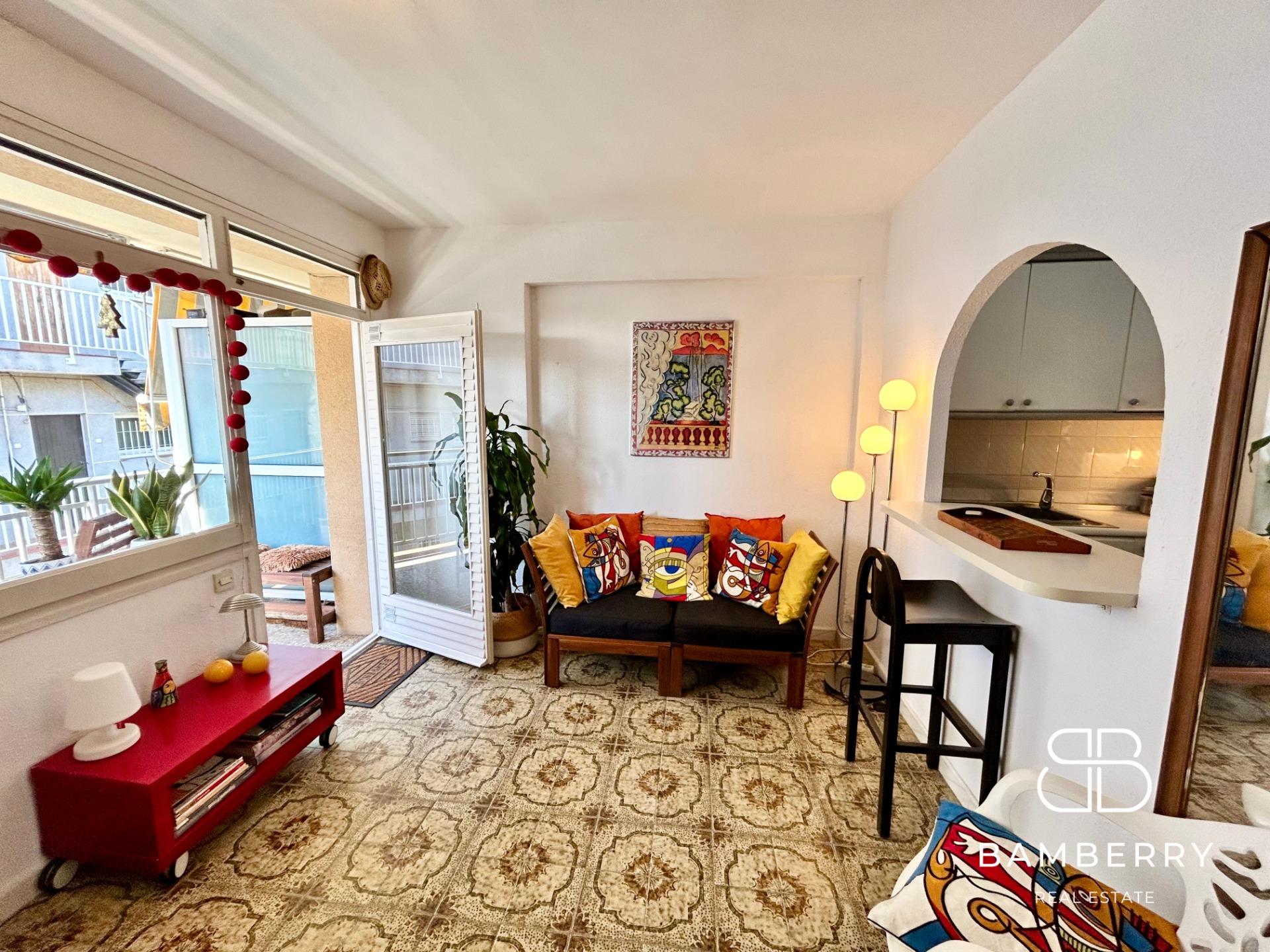 Acollidor pis amb terrassa a pocs passos de la platja-9