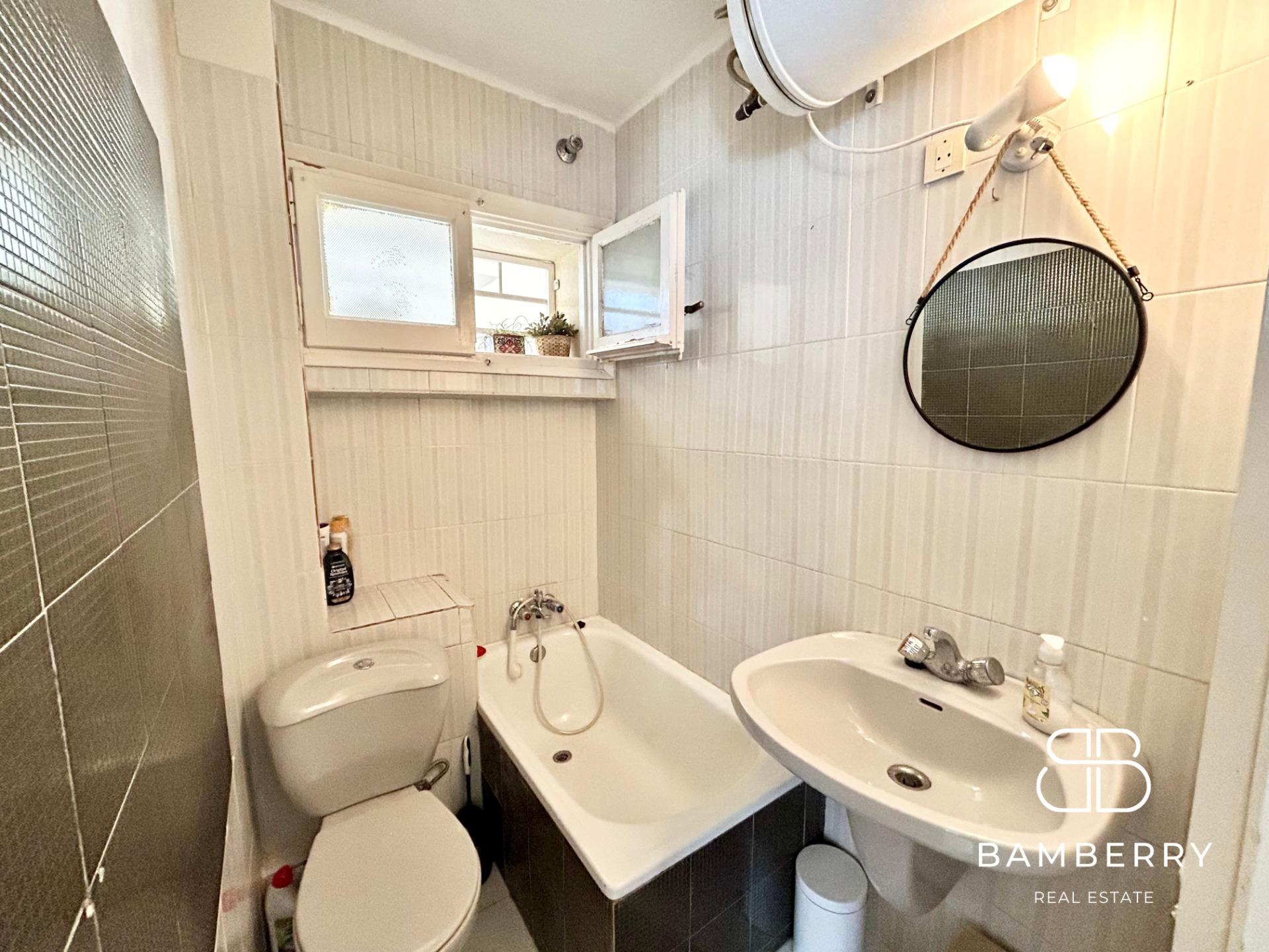 Acollidor pis amb terrassa a pocs passos de la platja-18