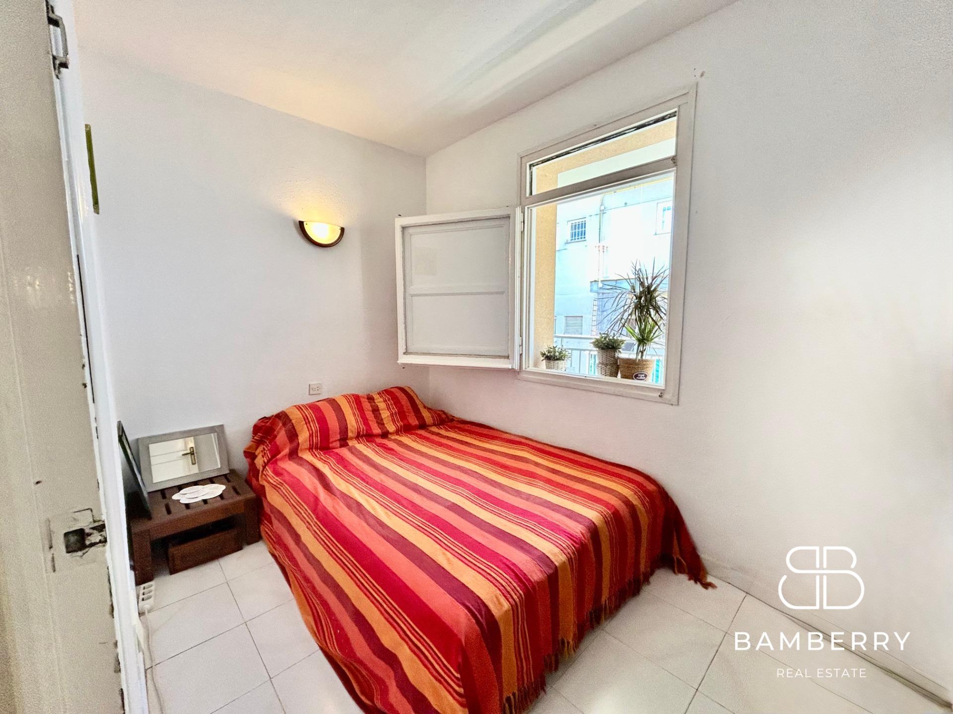 Acollidor pis amb terrassa a pocs passos de la platja-22