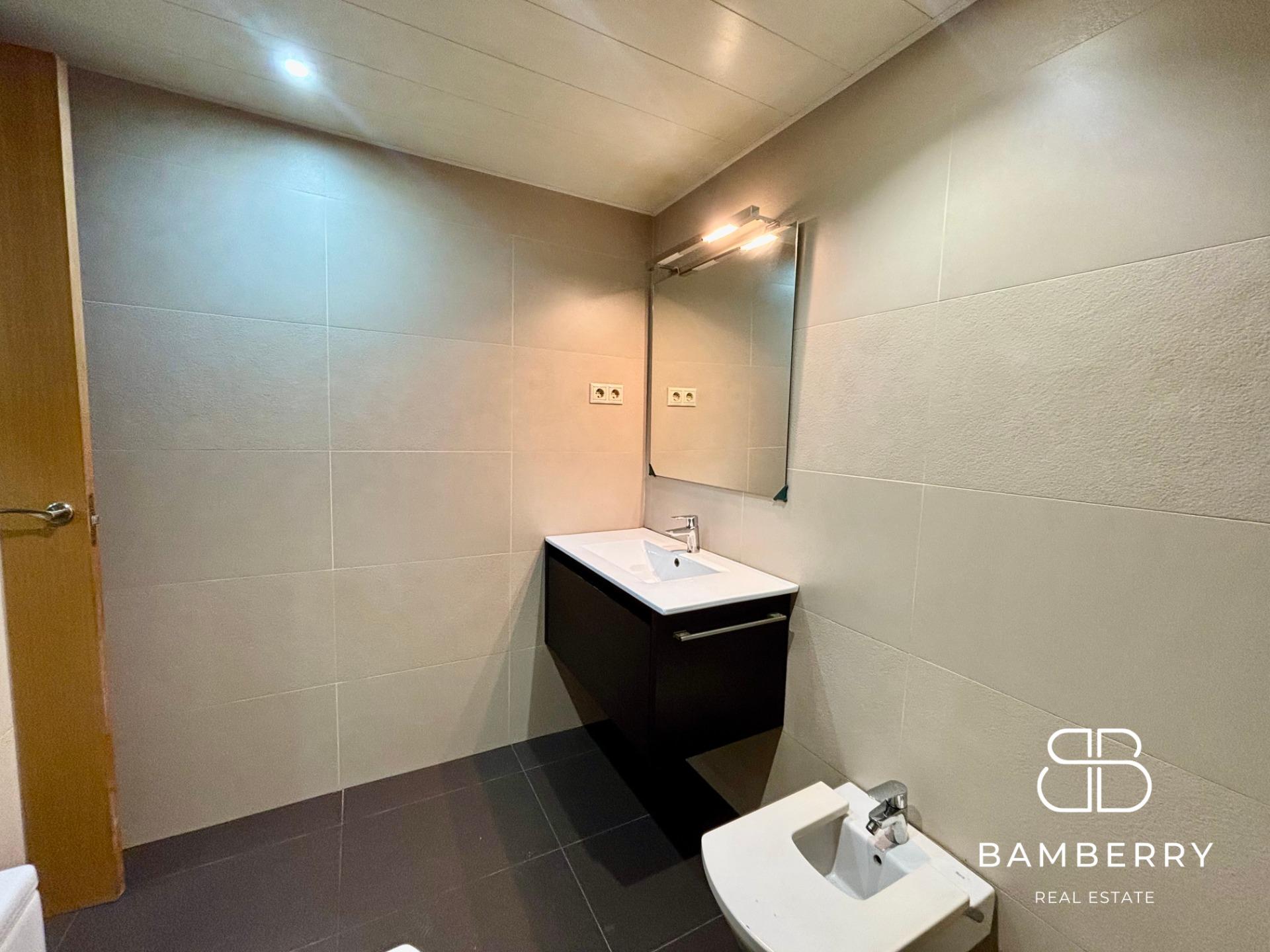 Acollidor local a peu de carrer a Castelldefels-6