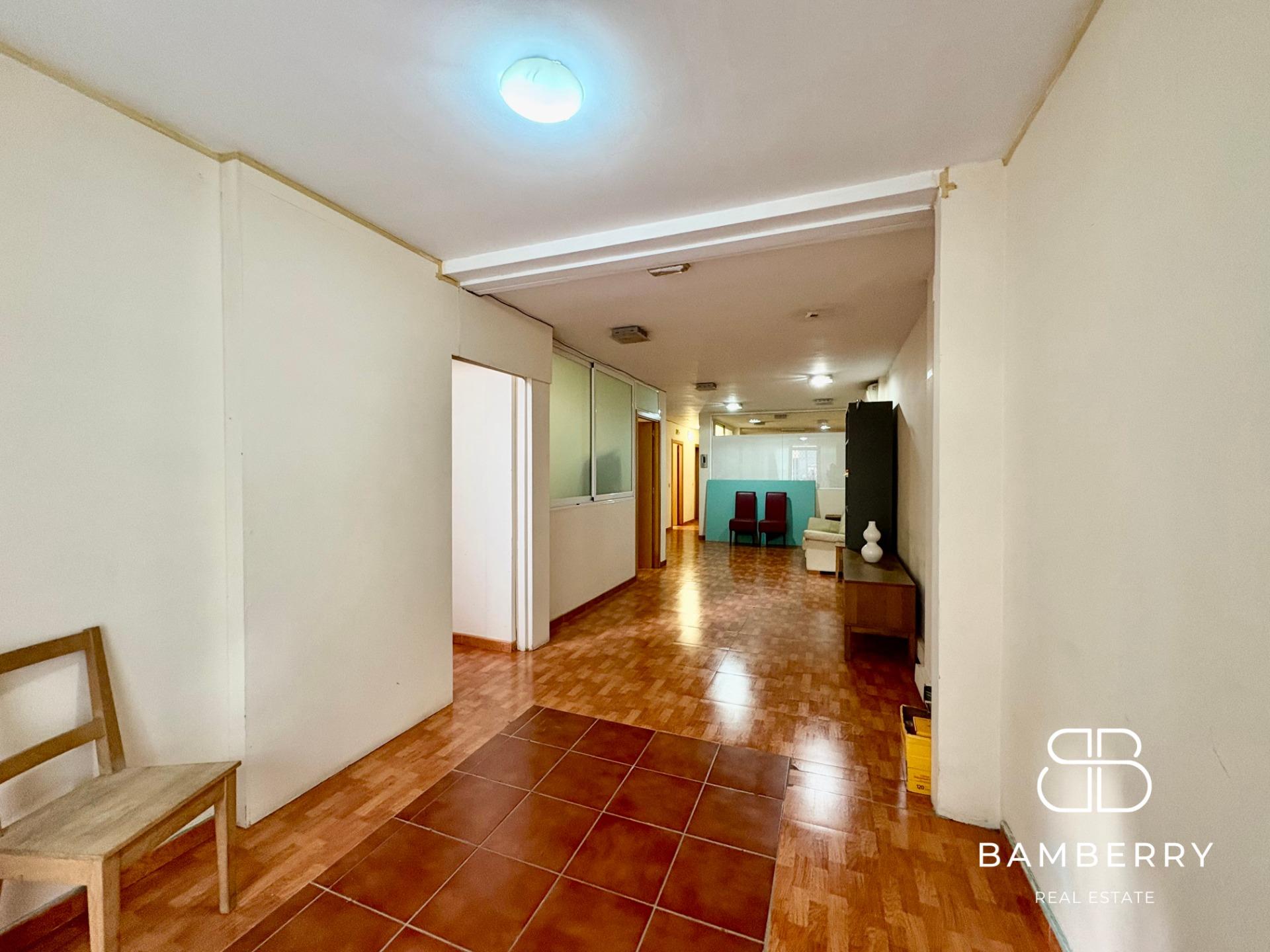 Spacious commercial premises with excellent transport links in Castelldefels