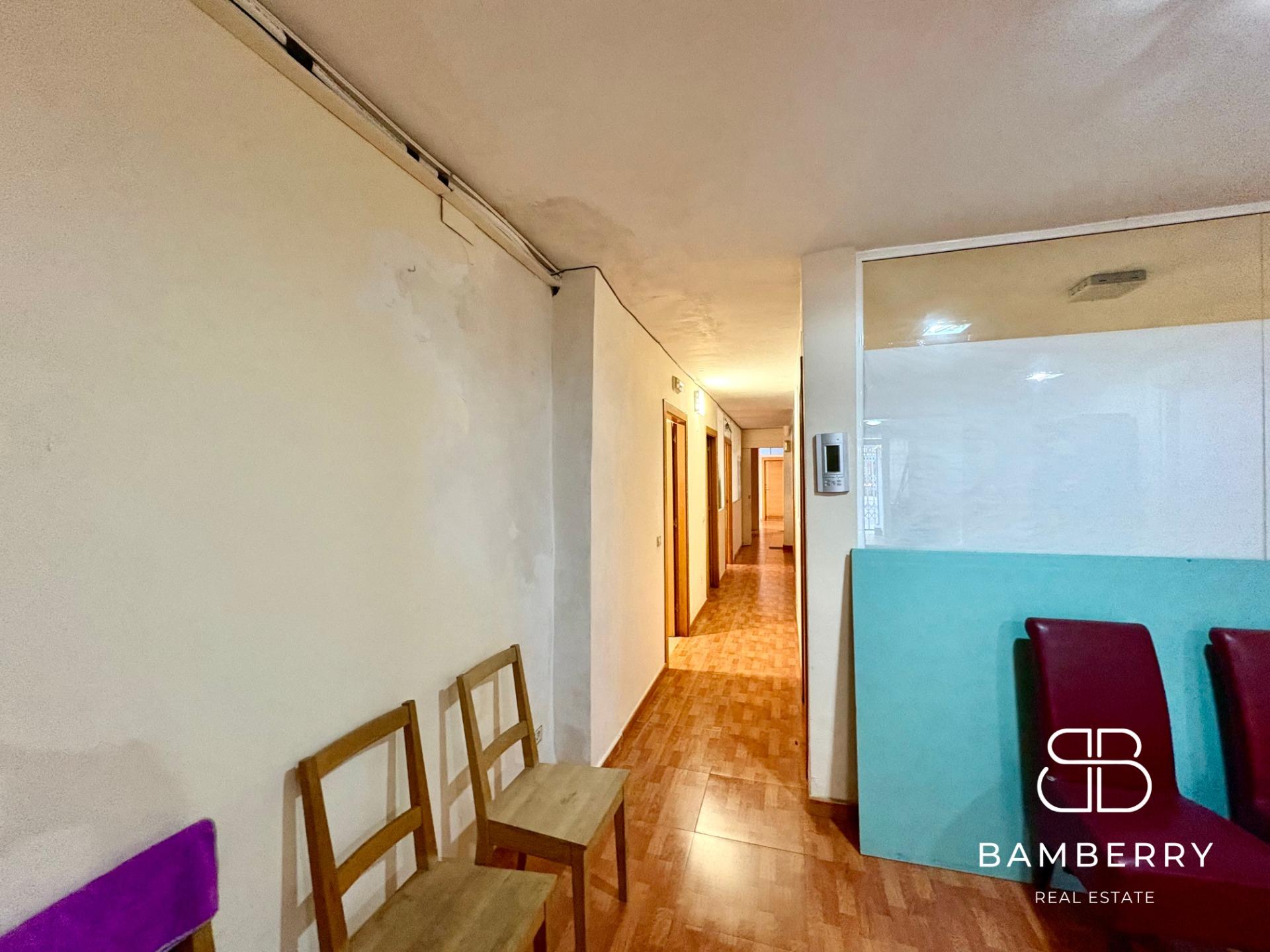 Spacious commercial premises with excellent transport links in Castelldefels-4