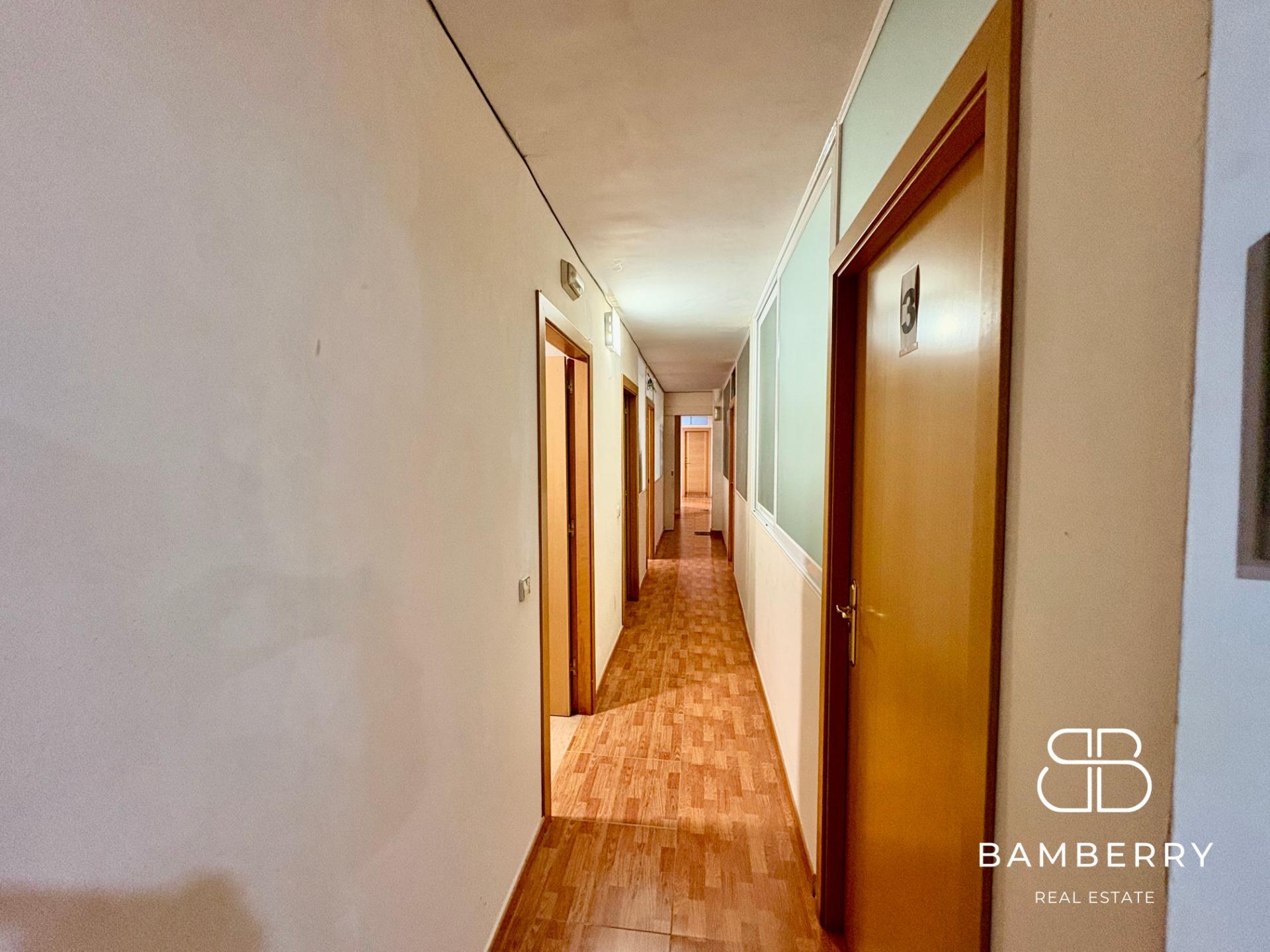 Spacious commercial premises with excellent transport links in Castelldefels-5