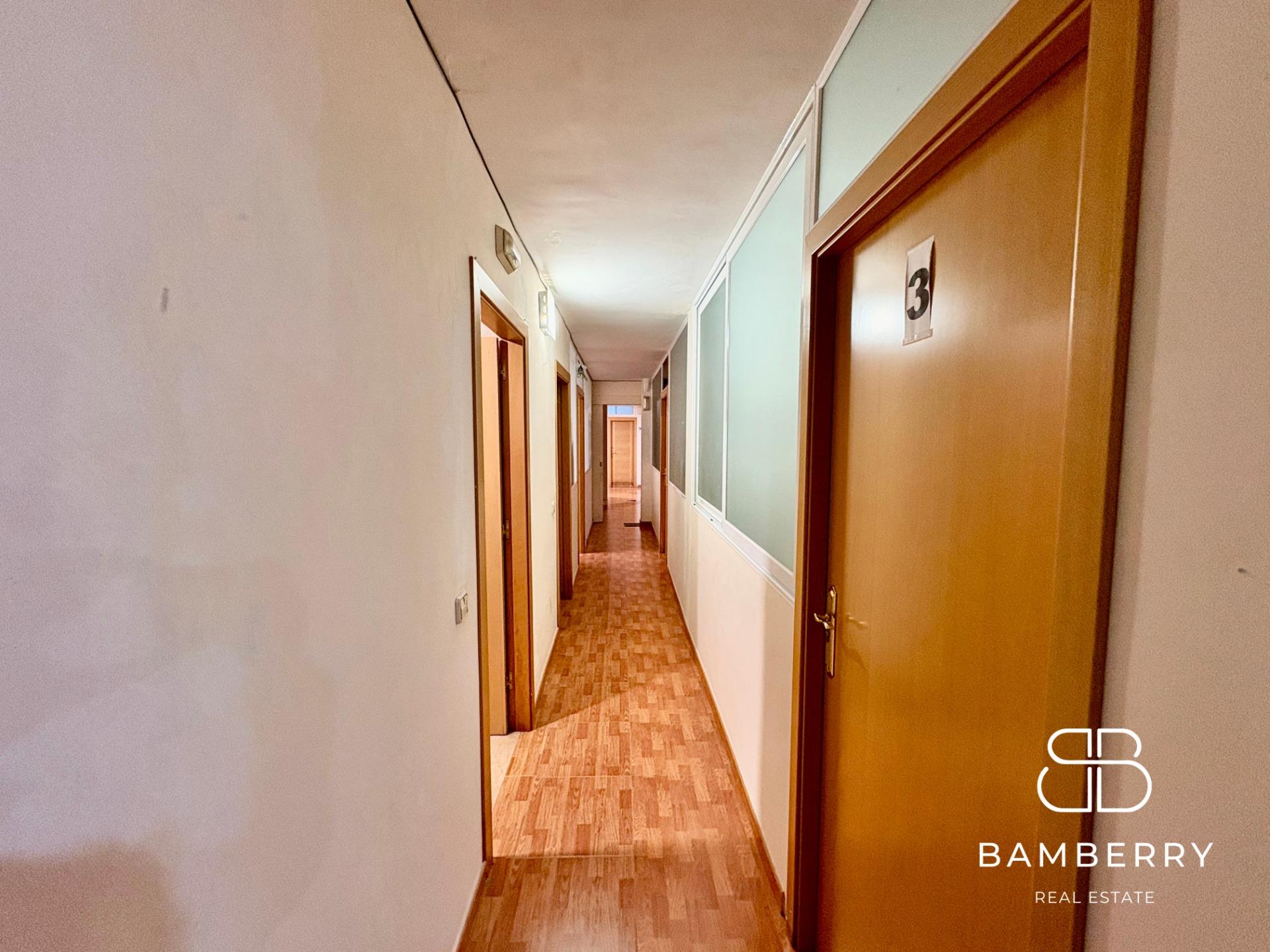 Spacious commercial premises with excellent transport links in Castelldefels-6