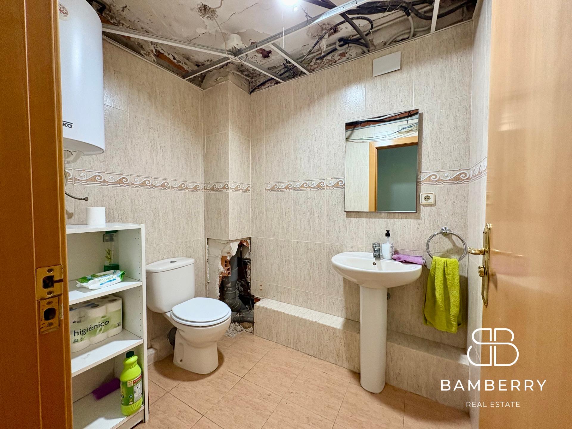 Spacious commercial premises with excellent transport links in Castelldefels-7