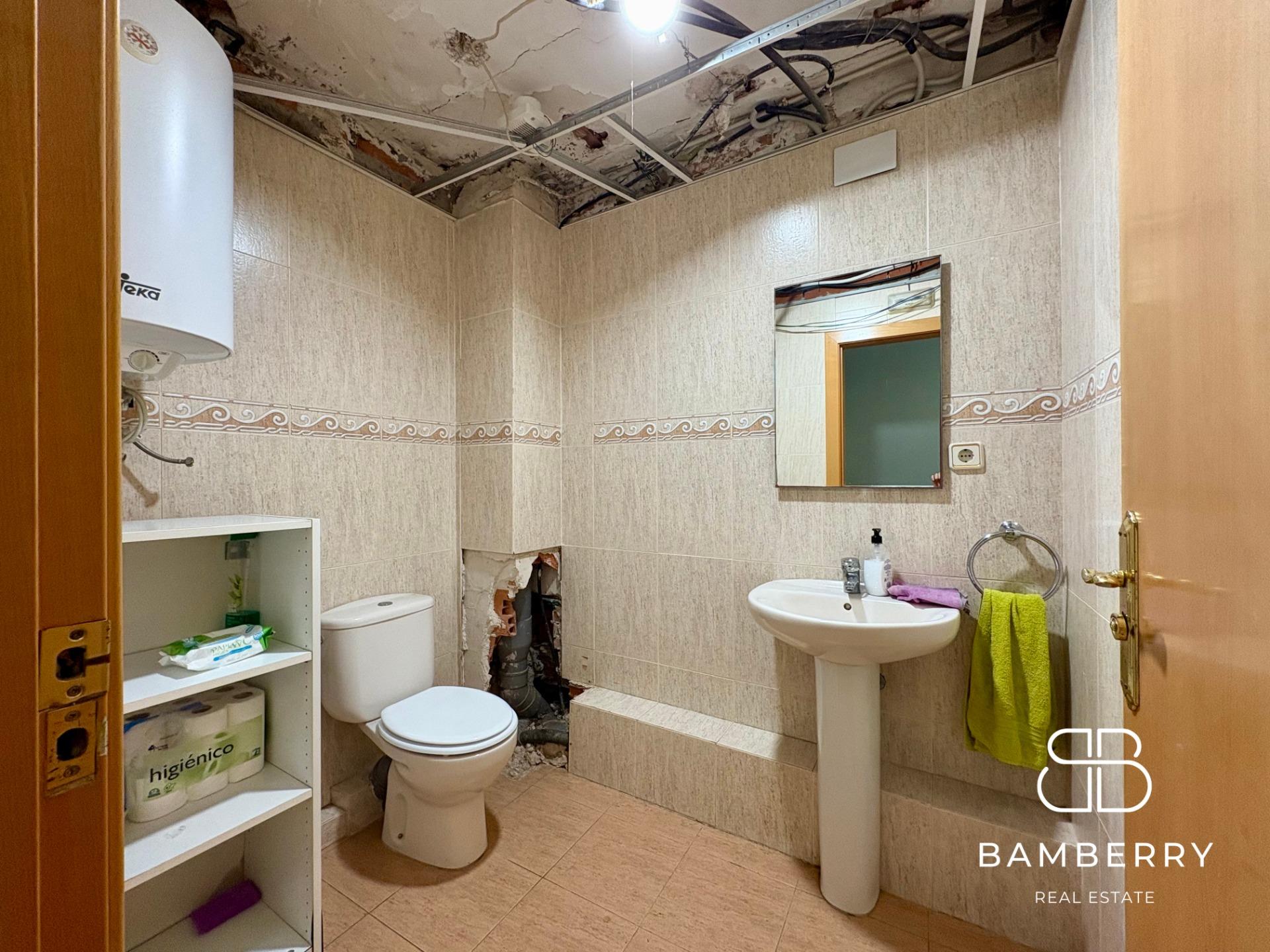 Spacious commercial premises with excellent transport links in Castelldefels-8