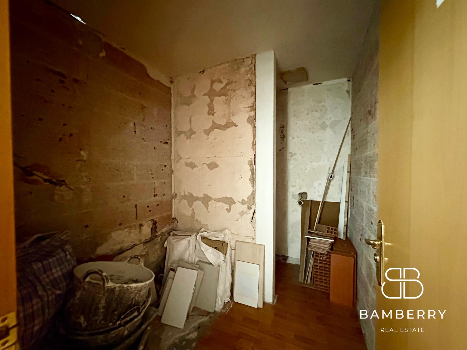 Spacious commercial premises with excellent transport links in Castelldefels-9